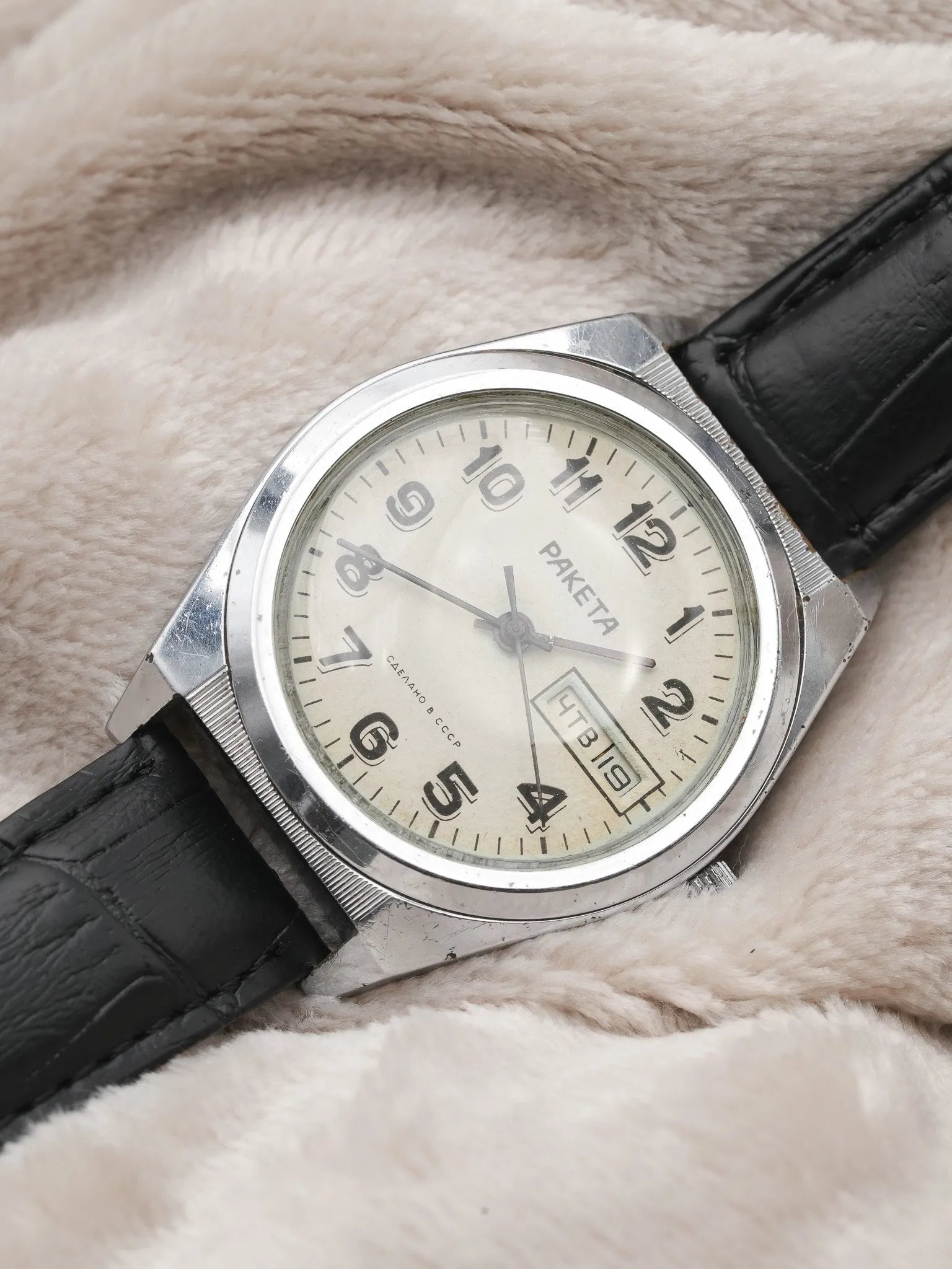 Raketa - Acier Daydate Creme - 1970s - Atelier Victor Paris - Vintage Watch Shop Dubai