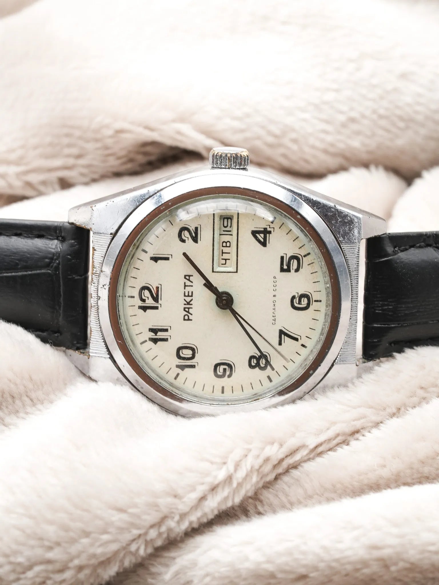 Raketa - Acier Daydate Creme - 1970s - Atelier Victor Paris - Vintage Watch Shop Dubai