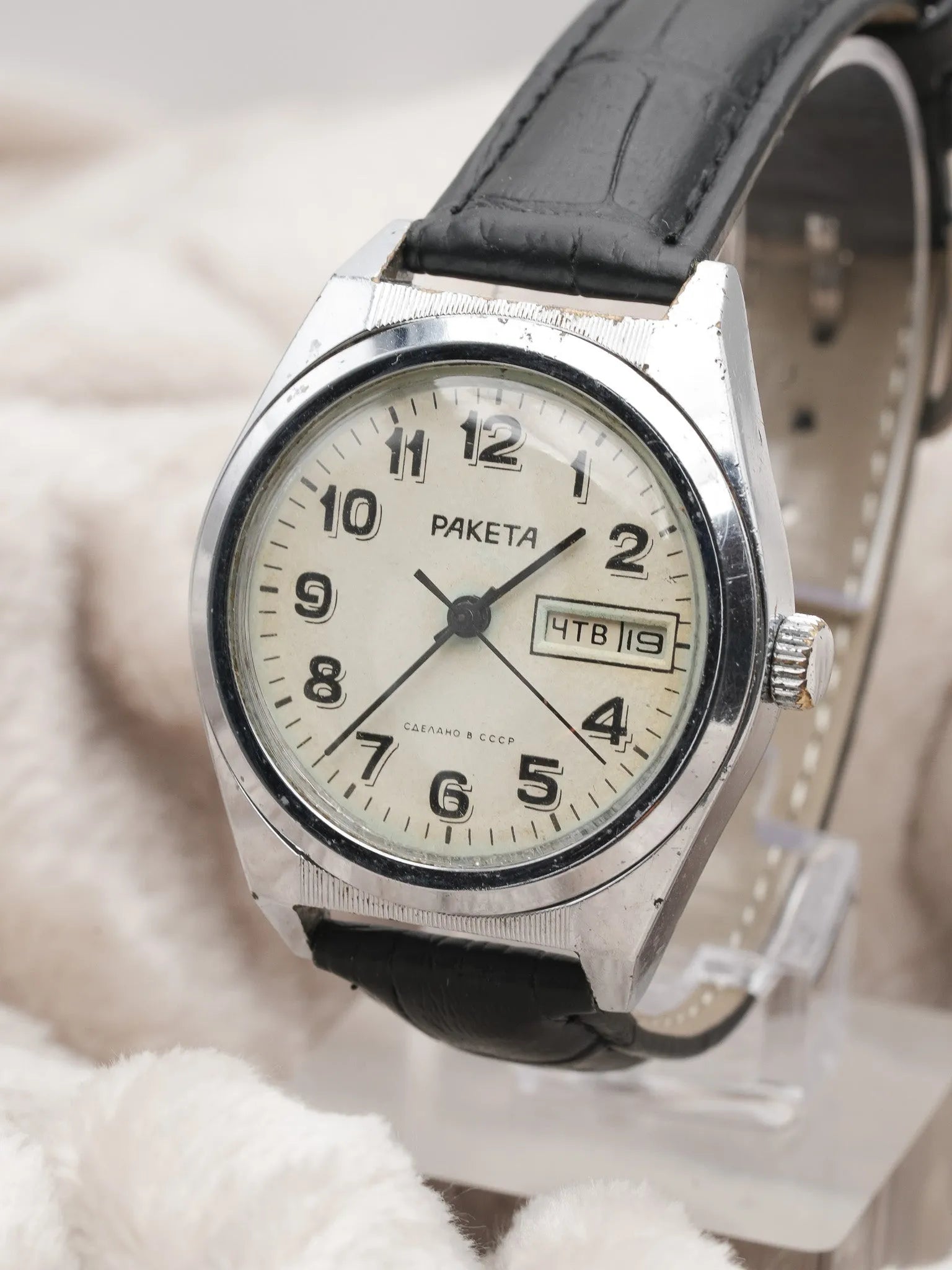 Raketa - Acier Daydate Creme - 1970s - Atelier Victor Paris - Vintage Watch Shop Dubai