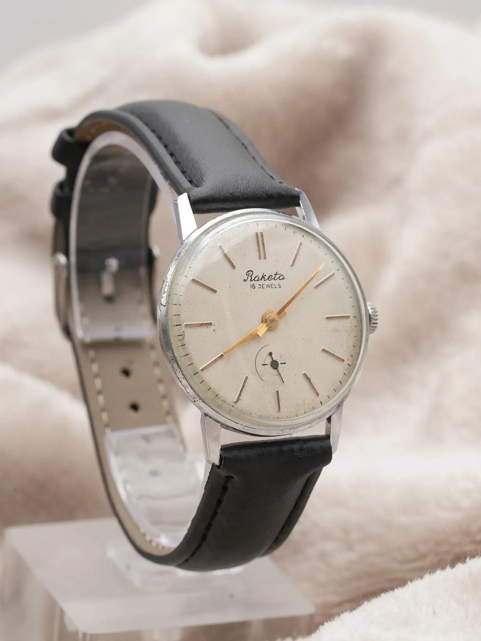 Raketa - Blanc cassé index or petite-seconde - 1960s - Atelier Victor