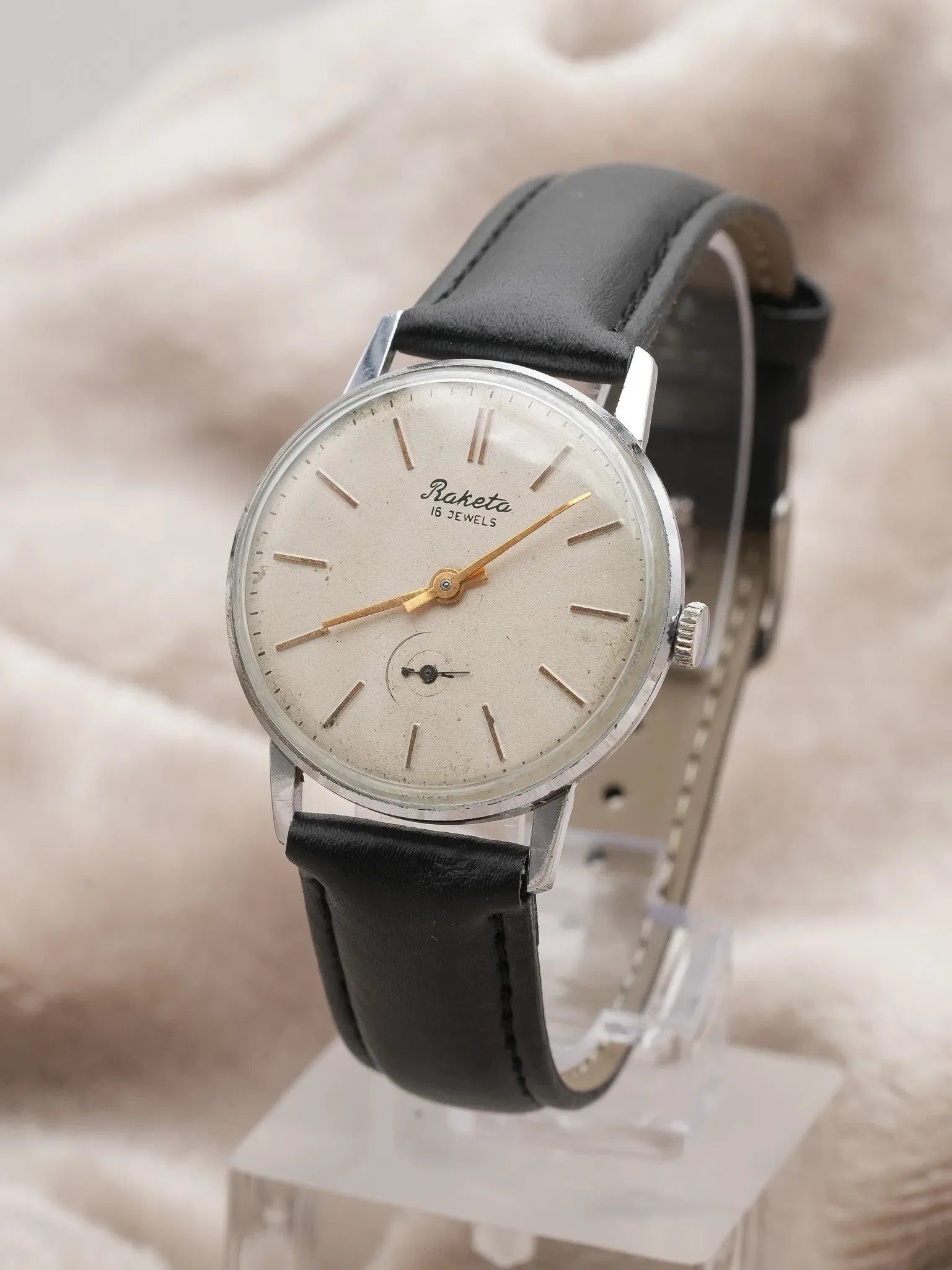Raketa - Blanc cassé index or petite-seconde - 1960s - Atelier Victor