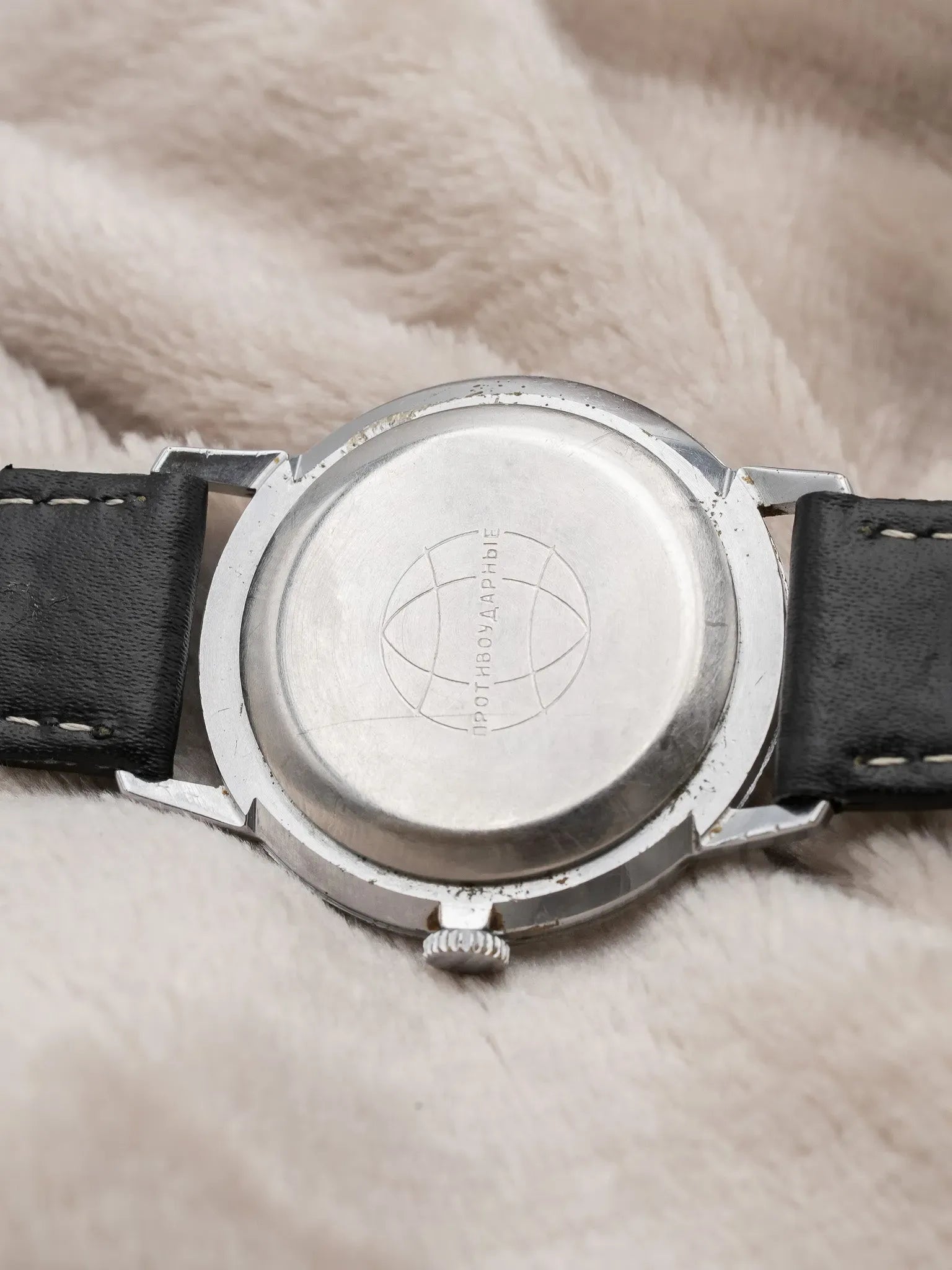 Raketa - Blanc cassé index or petite-seconde - 1960s - Atelier Victor