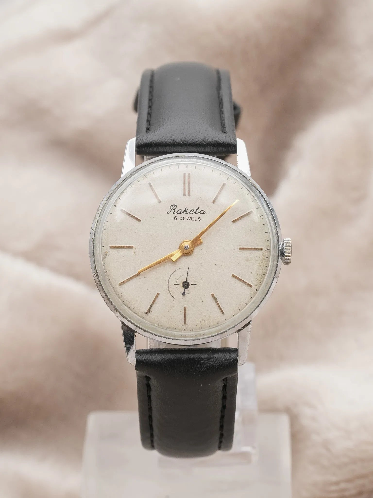 Raketa - Blanc cassé index or petite-seconde - 1960s - Atelier Victor Paris - Vintage Watch Shop Dubai