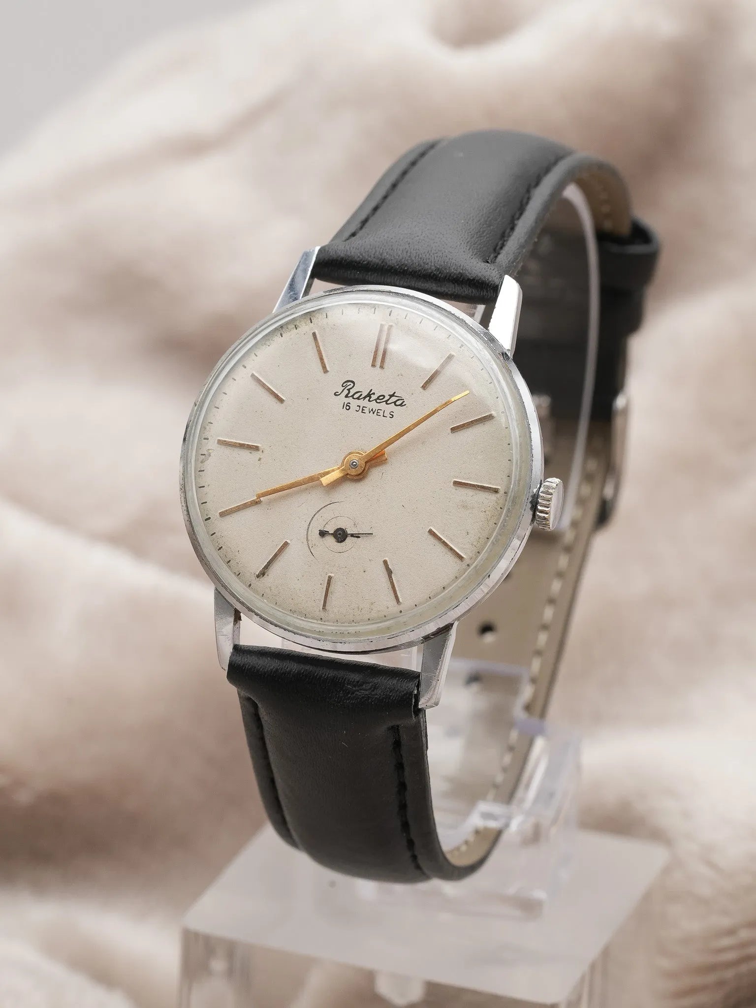 Raketa - Blanc cassé index or petite-seconde - 1960s - Atelier Victor Paris - Vintage Watch Shop Dubai