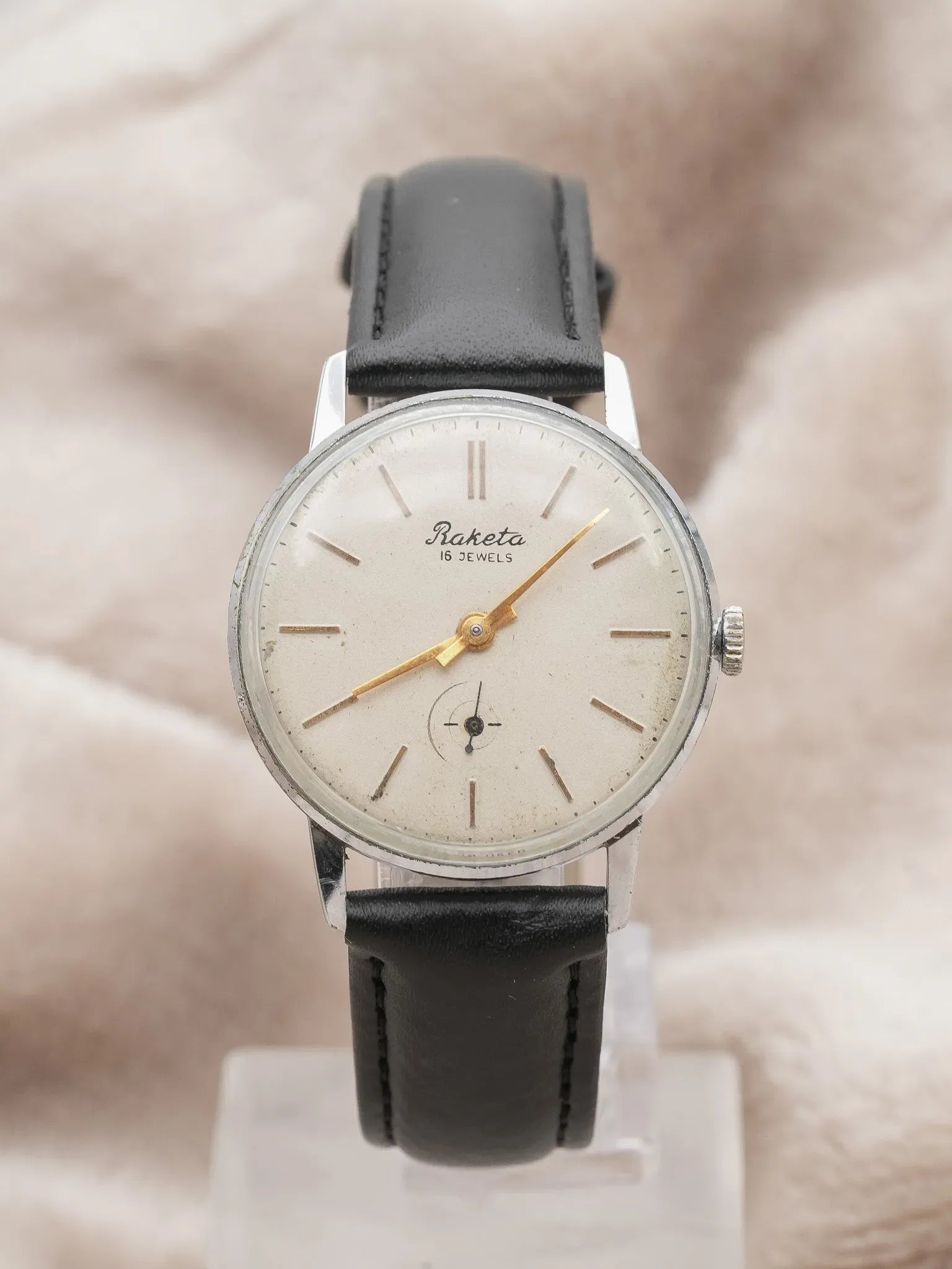 Raketa - Blanc cassé index or petite-seconde - 1960s - Atelier Victor - Vintage  Shop