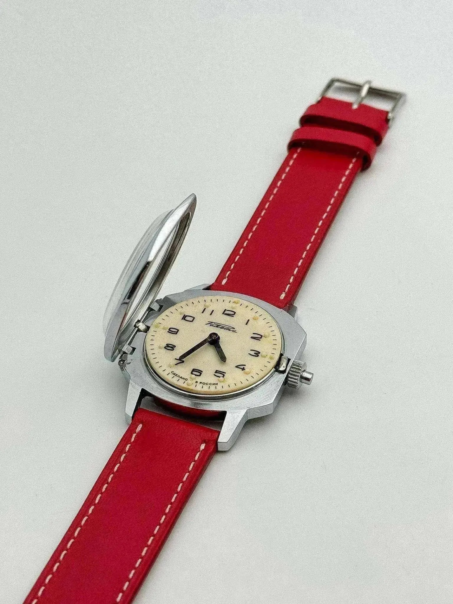 Raketa - Blind Crème Bracelet rouge - 1980s - Atelier Victor