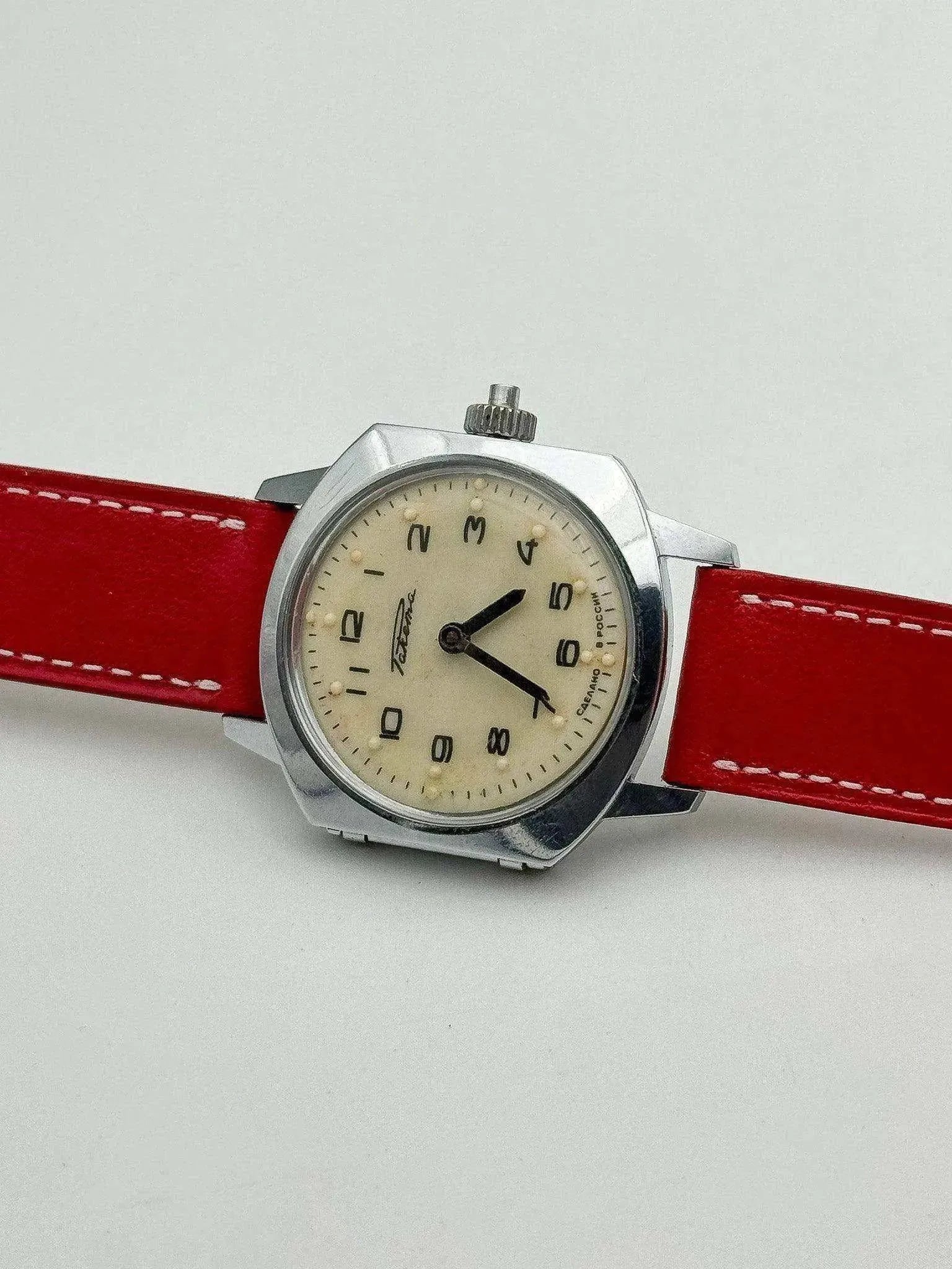 Raketa - Blind Crème Bracelet rouge - 1980s - Atelier Victor