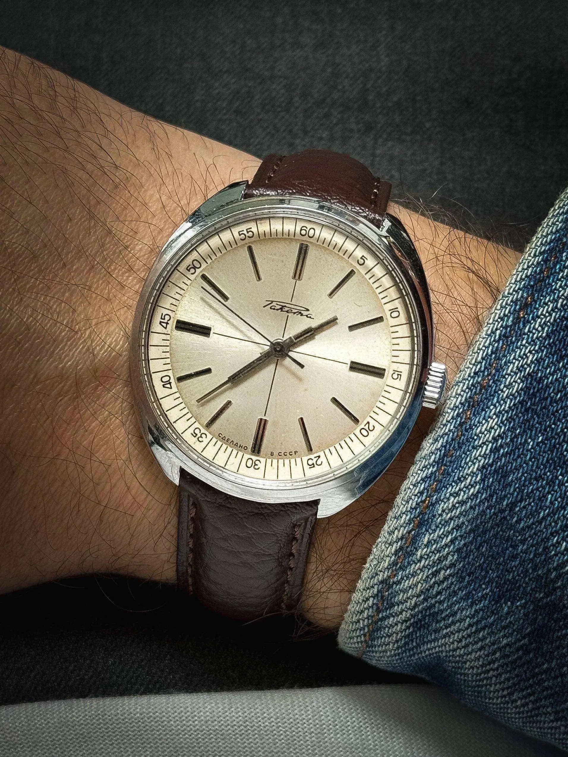 Raketa - Crosshair Dial - 1970s - Atelier Victor Paris - Vintage Watch Shop Dubai