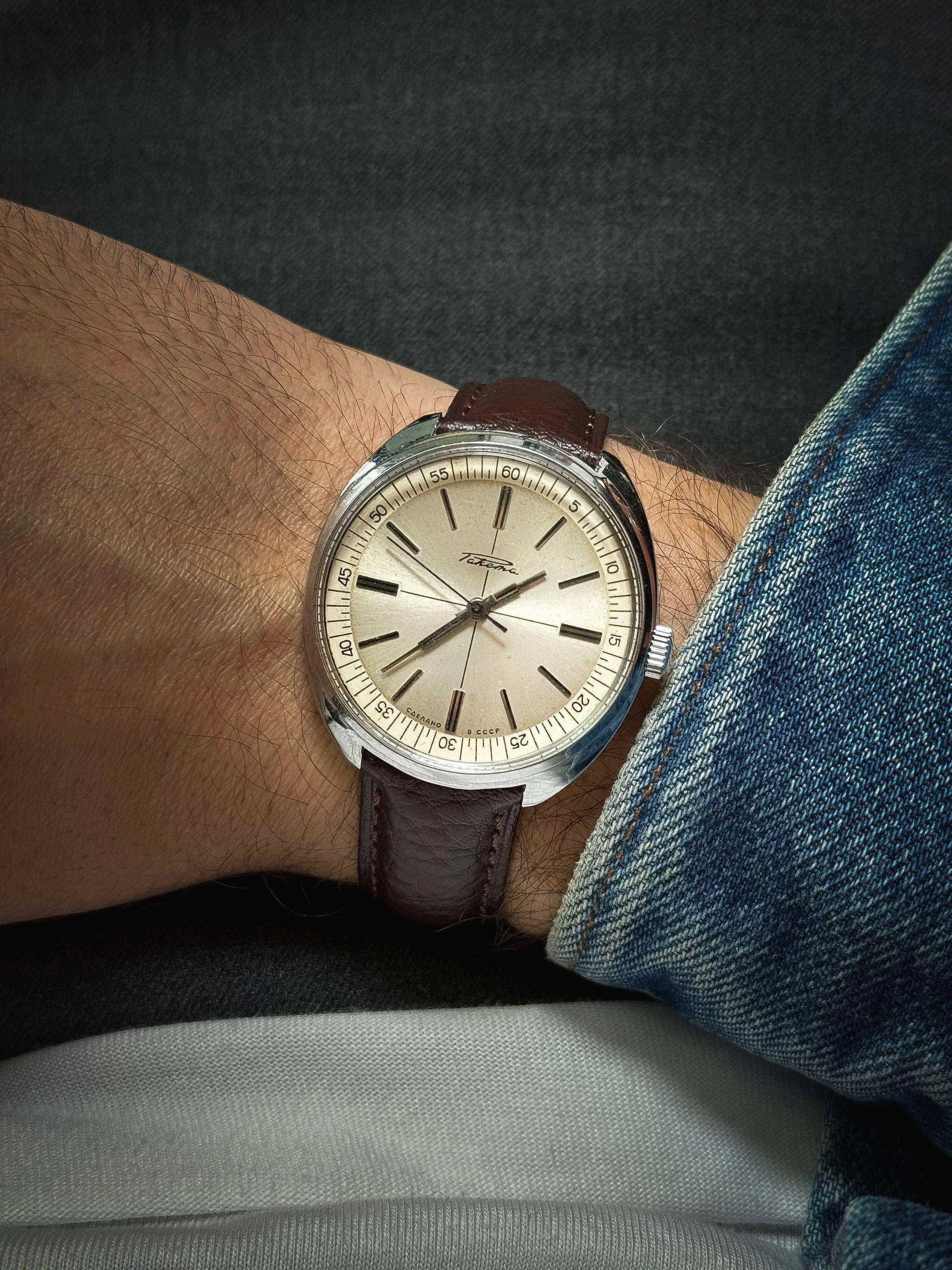 Raketa - Crosshair Dial - 1970s - Atelier Victor Paris - Vintage Watch Shop Dubai