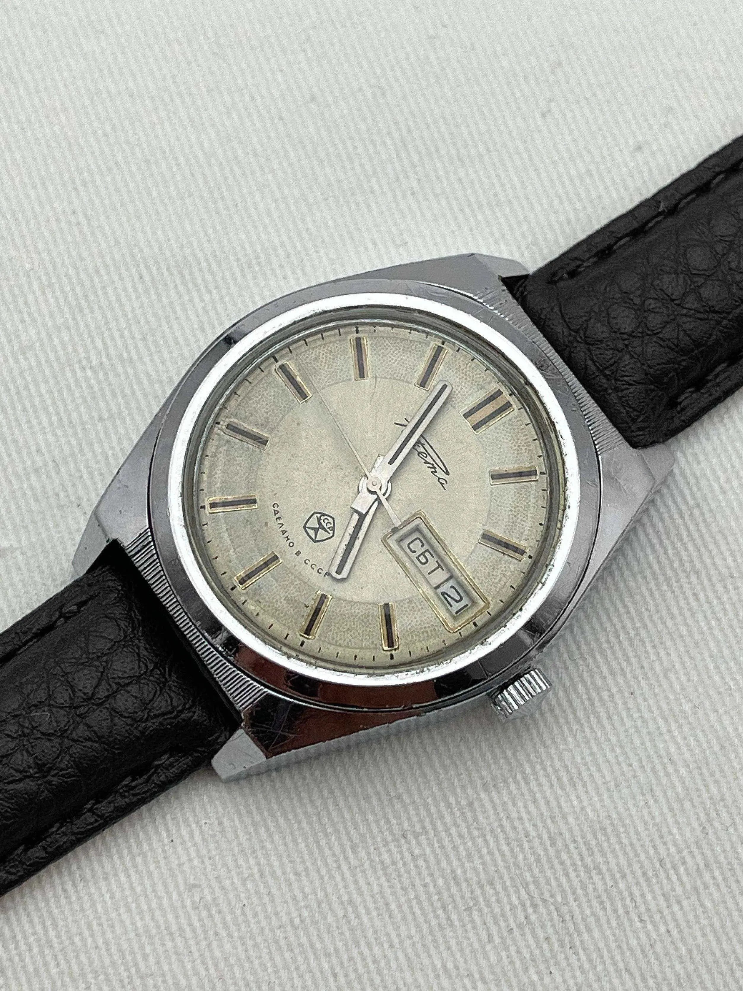 Raketa - Daydate Cream - 1970s - Atelier Victor Paris - Vintage Watch Shop Dubai