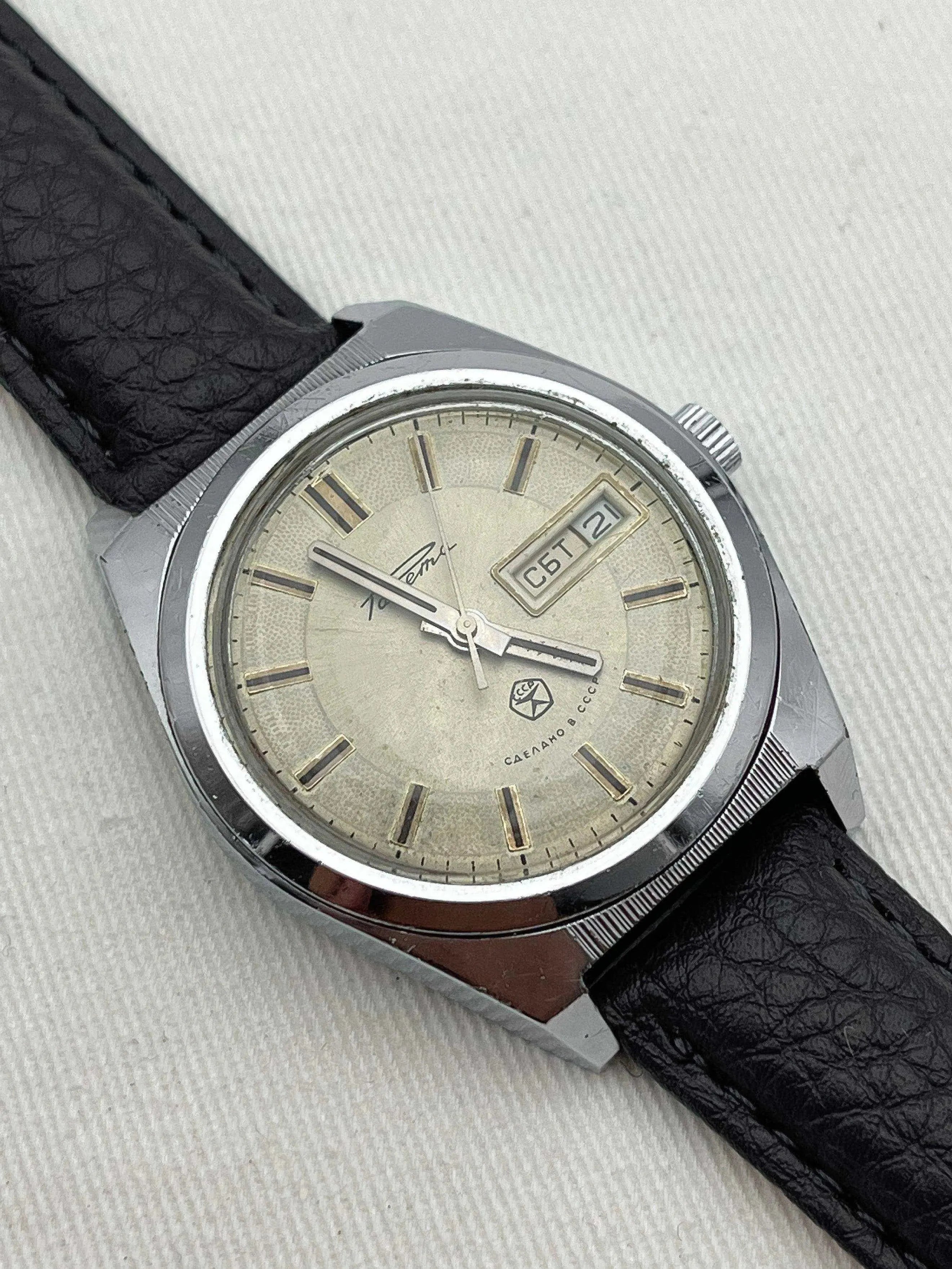 Raketa - Daydate Cream - 1970s - Atelier Victor Paris - Vintage Watch Shop Dubai