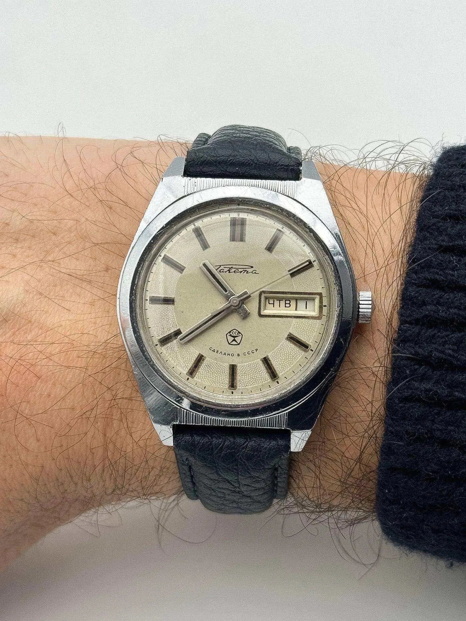Raketa - Daydate Cream - 1970s - Atelier Victor Paris - Vintage Watch Shop Dubai