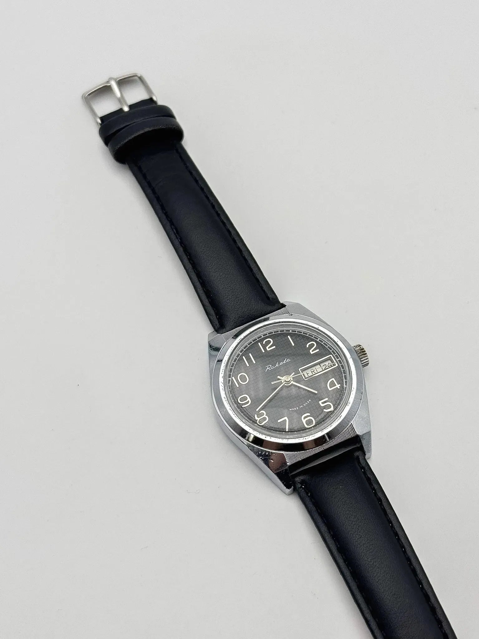 Raketa - Daydate Nid d'abeille Noir - 1980s - Atelier Victor Paris - Vintage Watch Shop Dubai