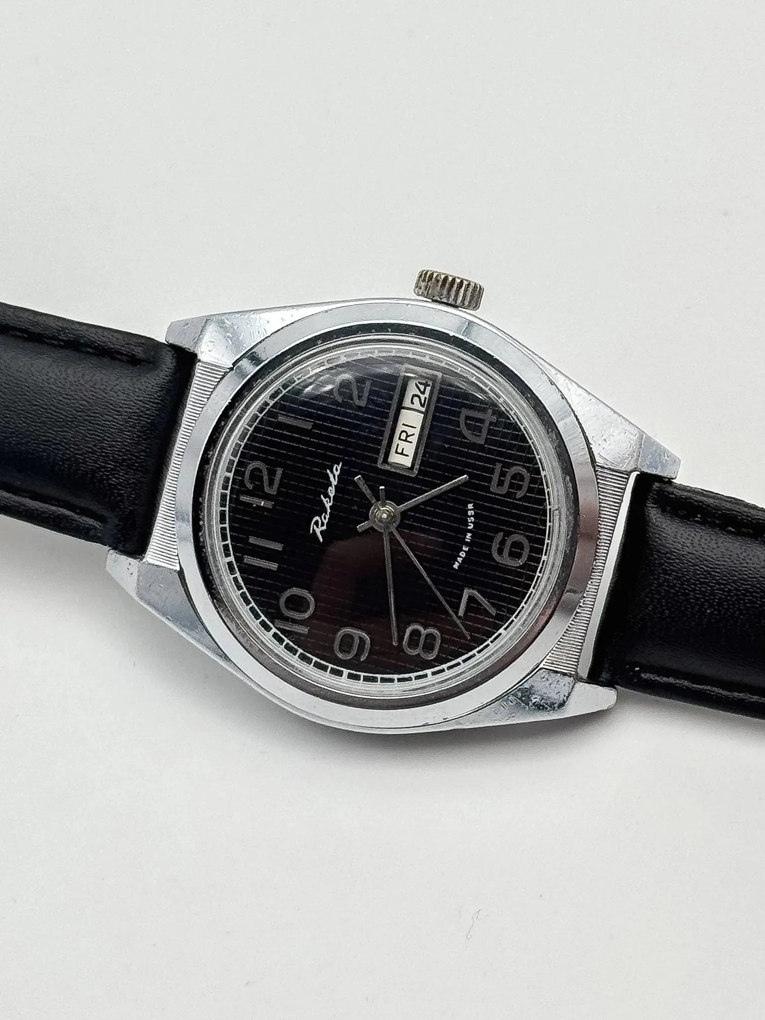 Raketa - Daydate Nid d'abeille Noir - 1980s - Atelier Victor Paris - Vintage Watch Shop Dubai