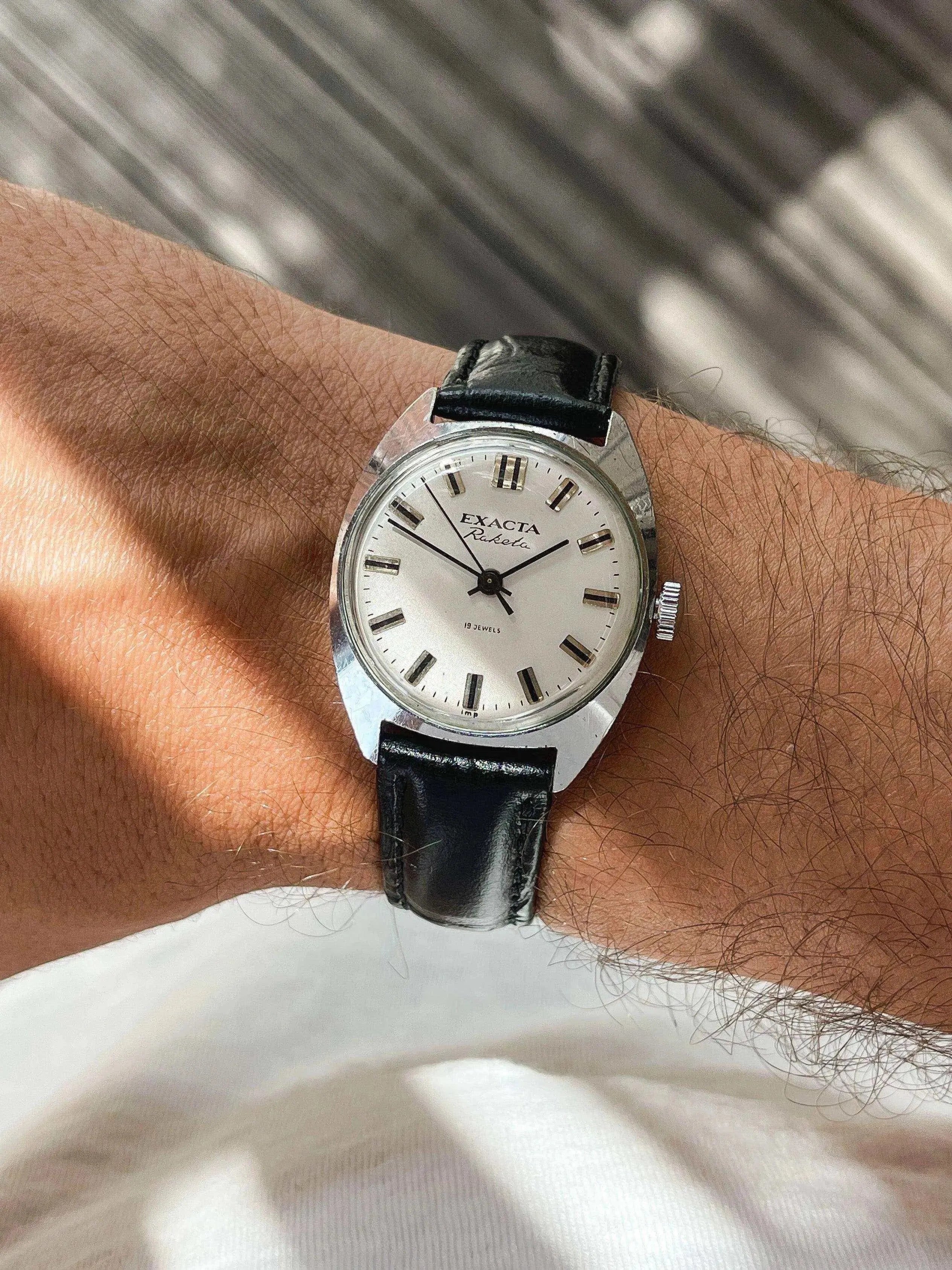 Raketa - Exacta Cadran Blanc index noir - 1970s - Atelier Victor - Vintage  Shop