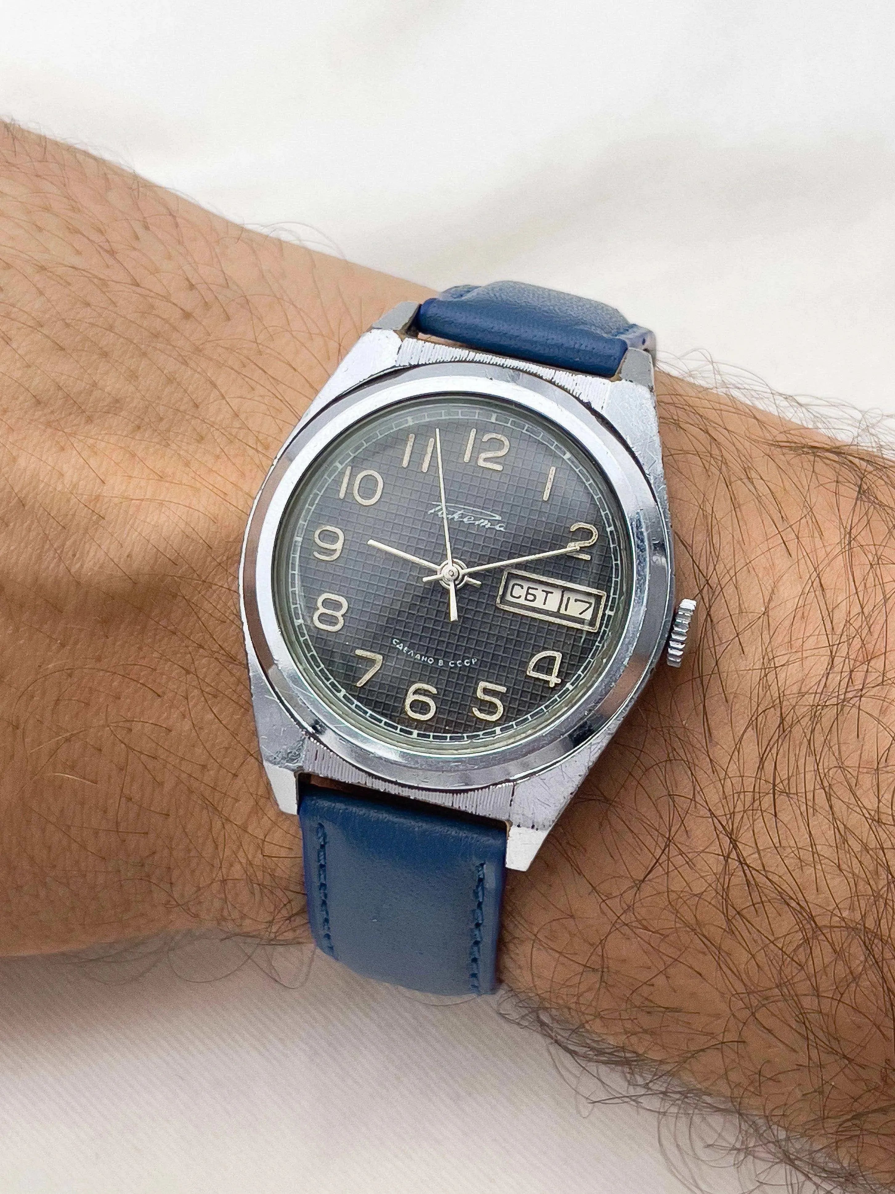 Raketa - Index Arabes - 1970s - Atelier Victor Paris - Vintage Watch Shop Dubai