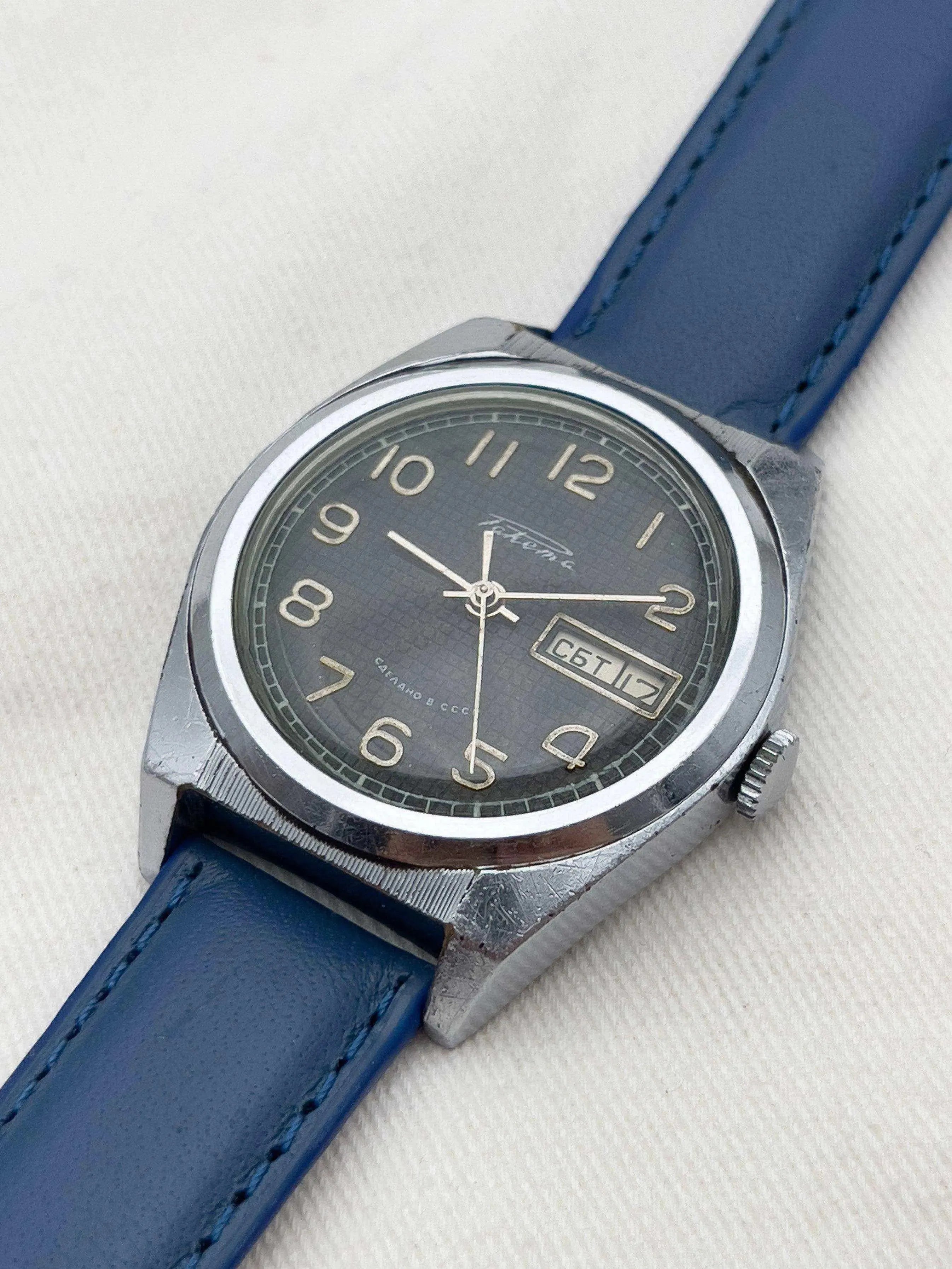 Raketa - Index Arabes - 1970s - Atelier Victor Paris - Vintage Watch Shop Dubai