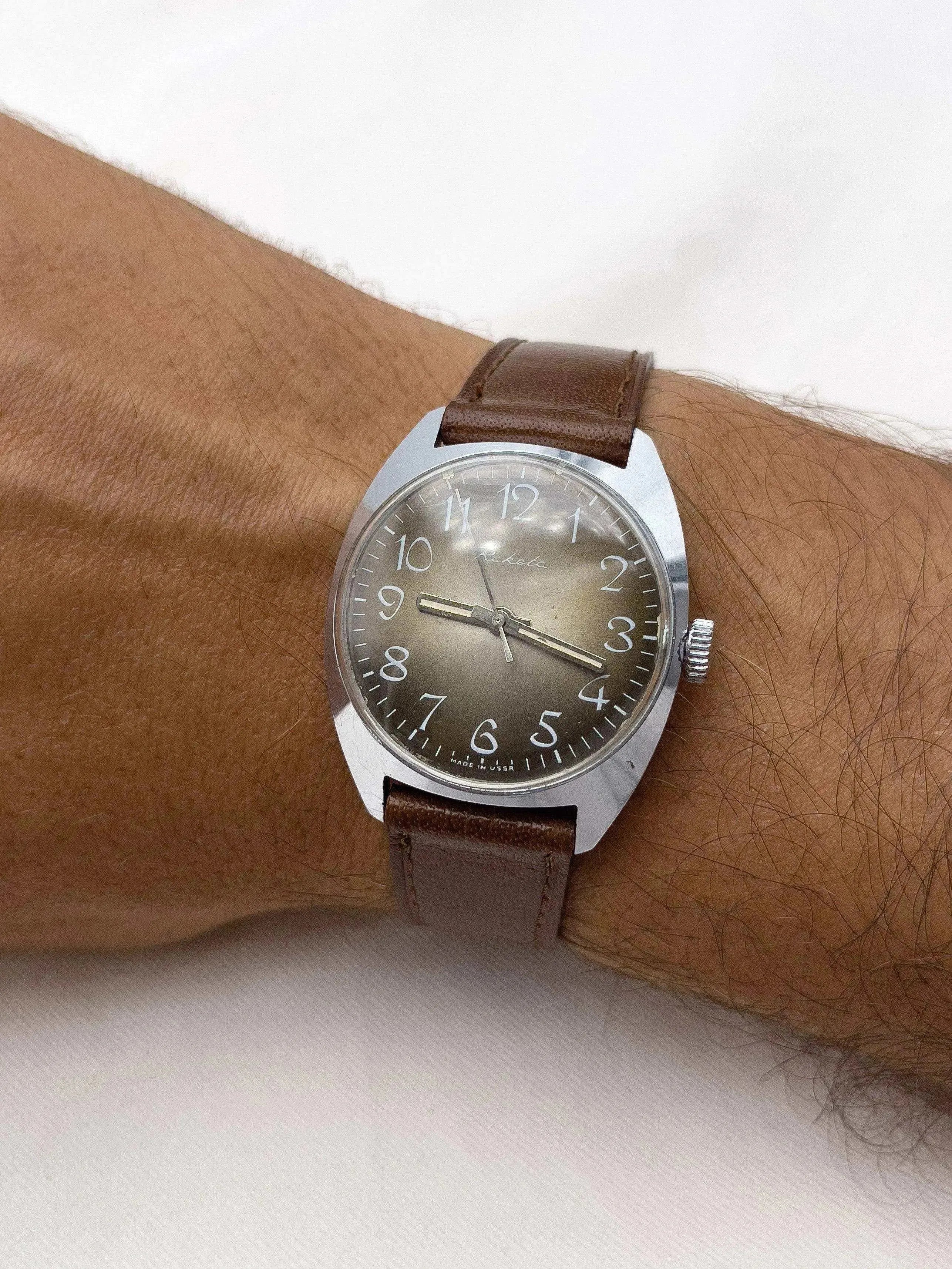 Raketa - Moka Chiffres Arabes - 1970s - Atelier Victor - Vintage Watch Shop