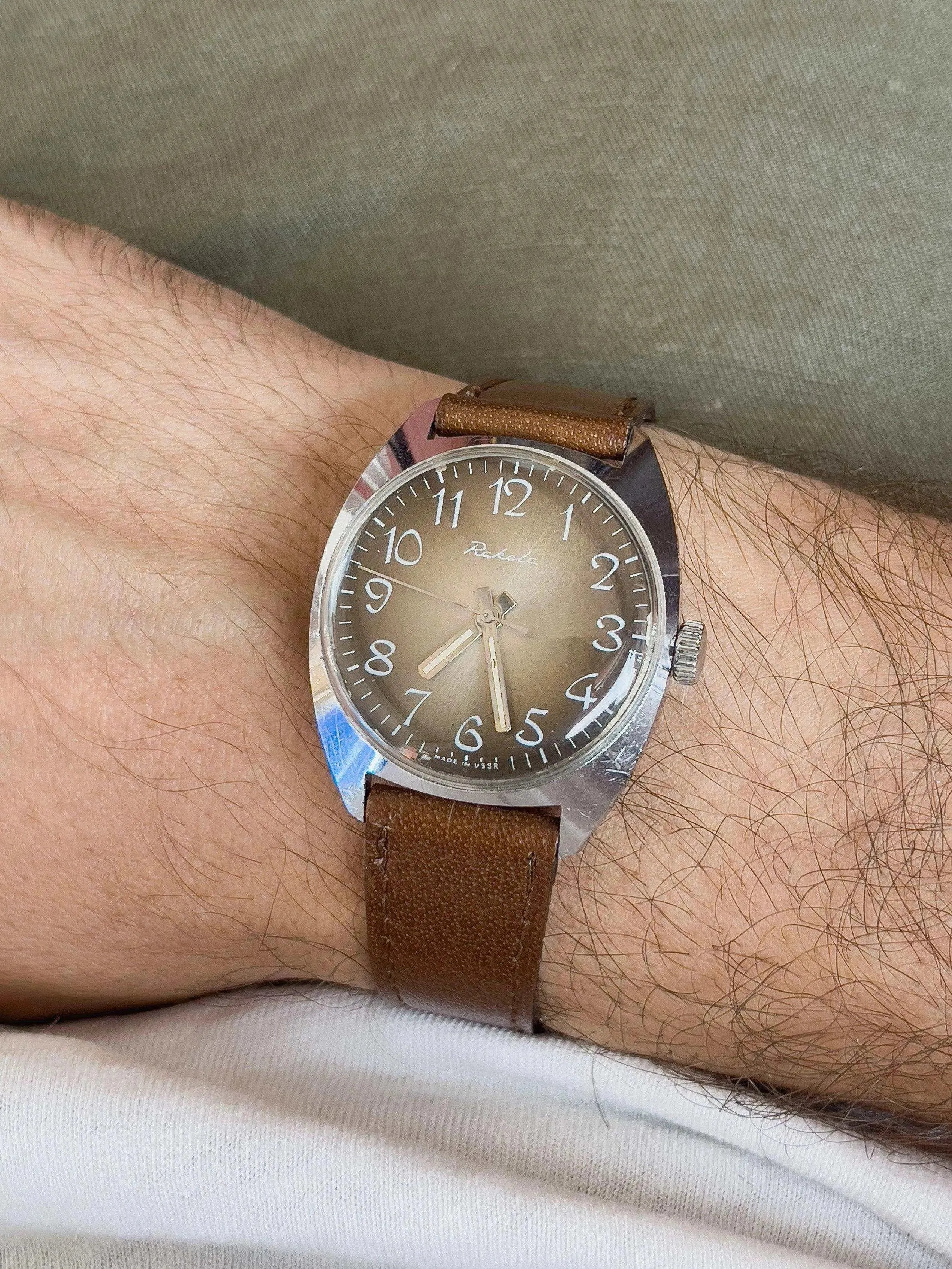 Raketa - Moka Chiffres Arabes - 1970s - Atelier Victor - Vintage Watch Shop