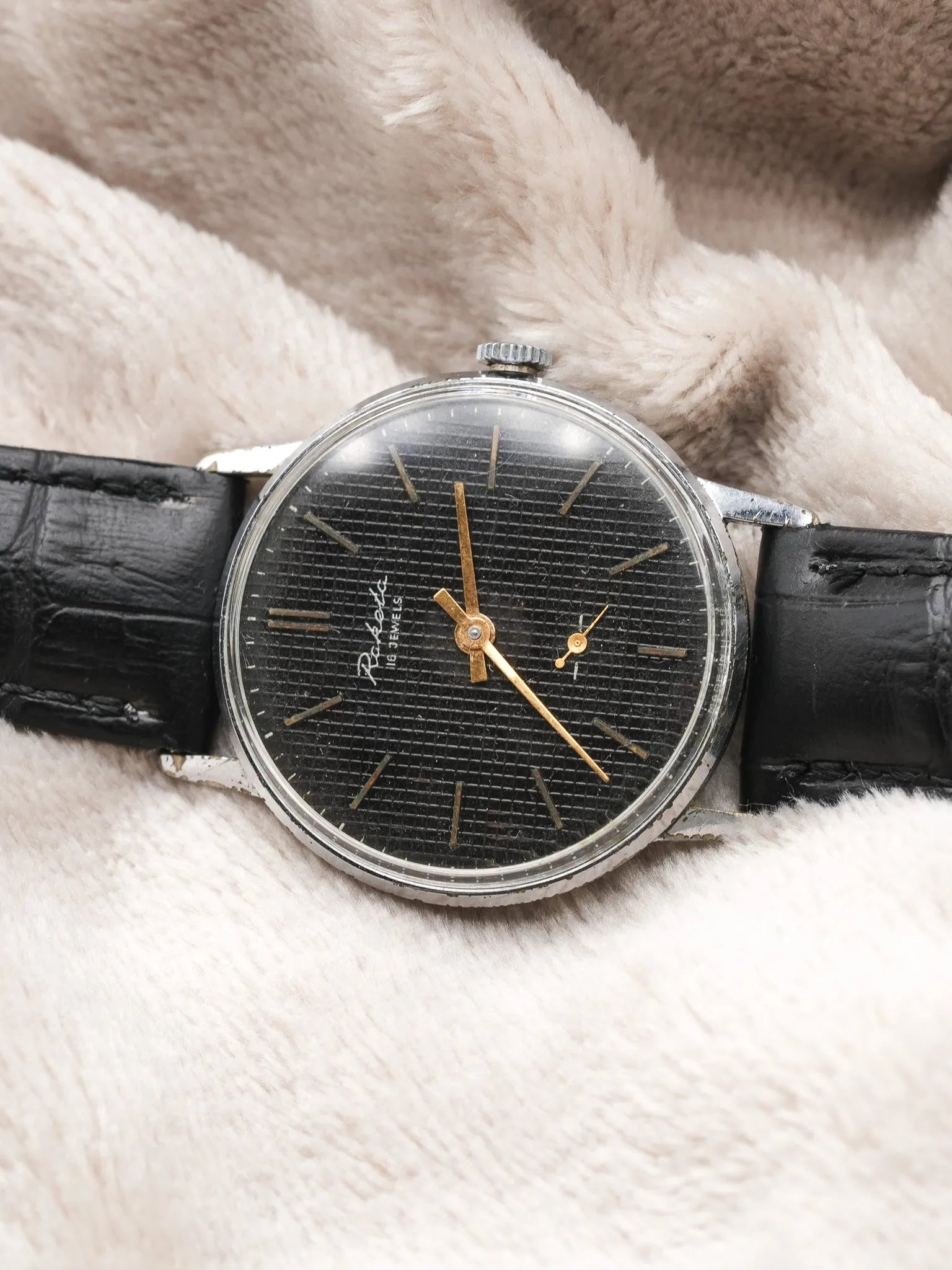 Raketa - Nid d'abeilles Noir Petite-seconde OR - 1960s - Atelier Victor Paris - Vintage Watch Shop Dubai
