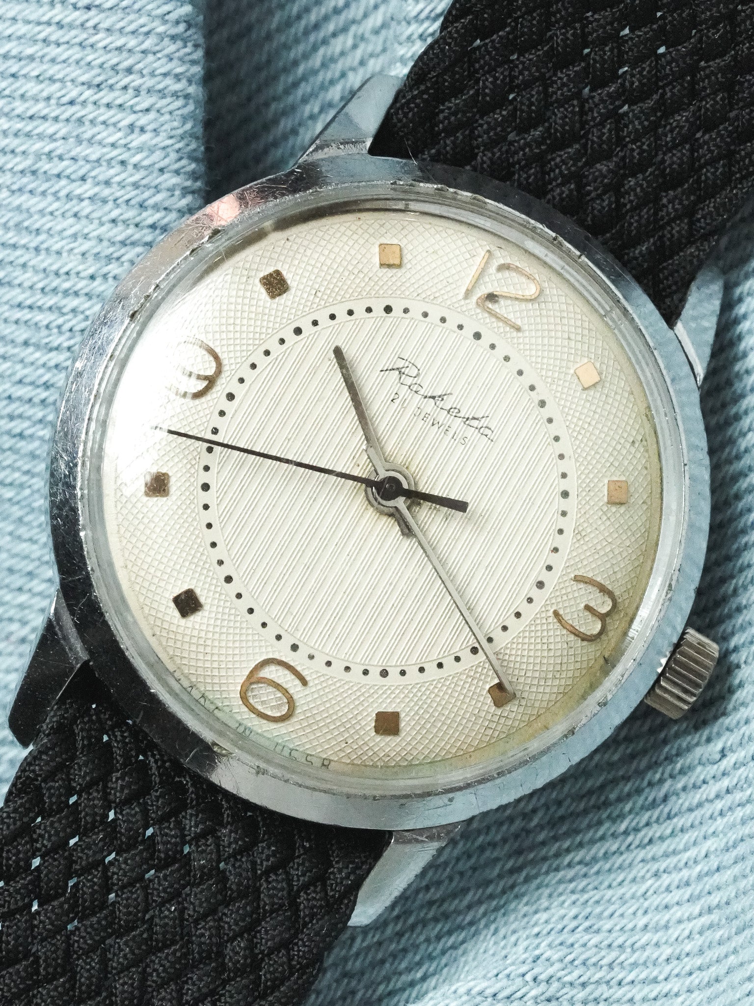 Raketa - Tapisserie crème 3-6-9-12 - 1970s - Atelier Victor - Vintage  Shop