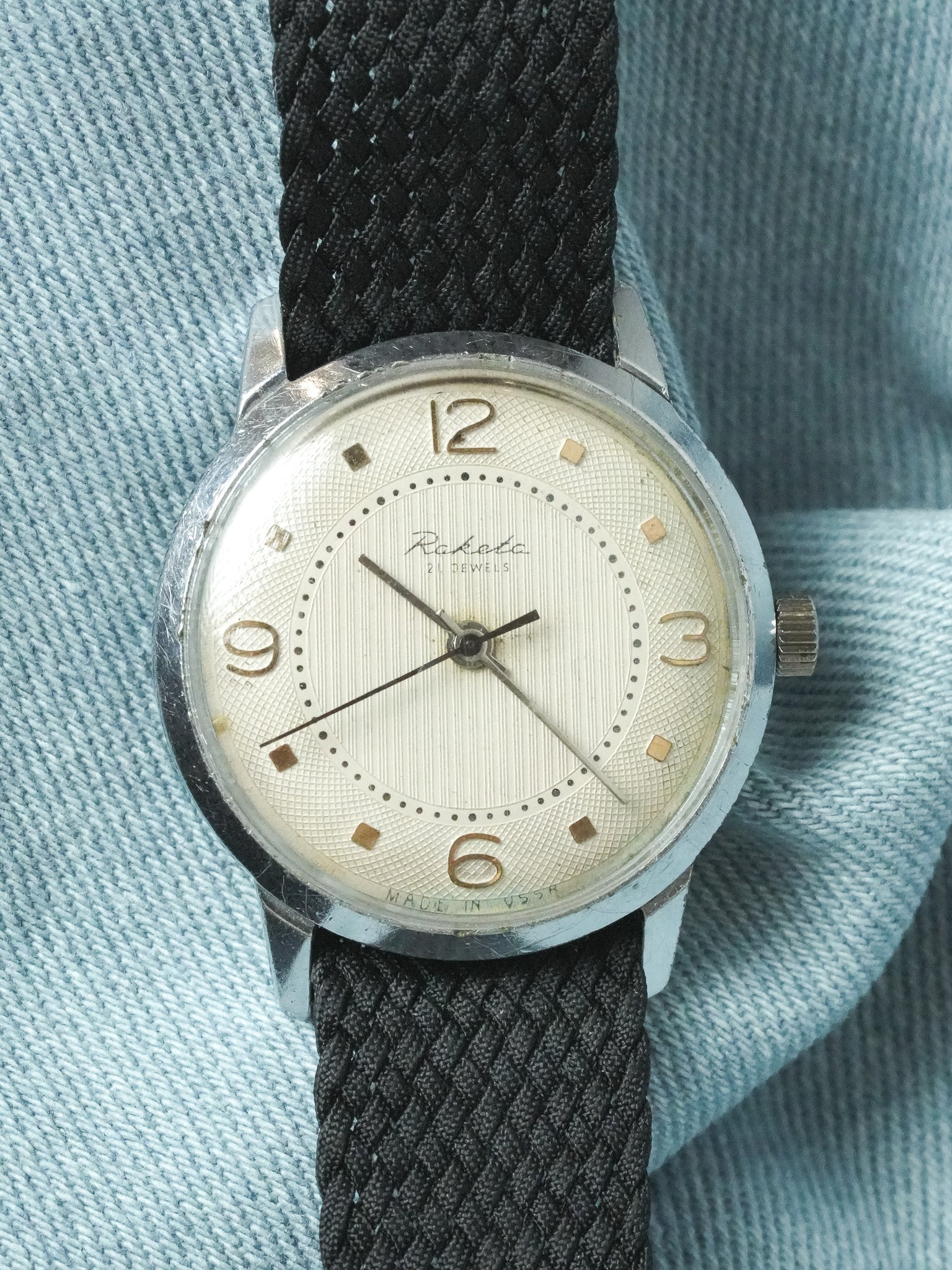 Raketa - Tapisserie crème 3-6-9-12 - 1970s - Atelier Victor - Vintage  Shop