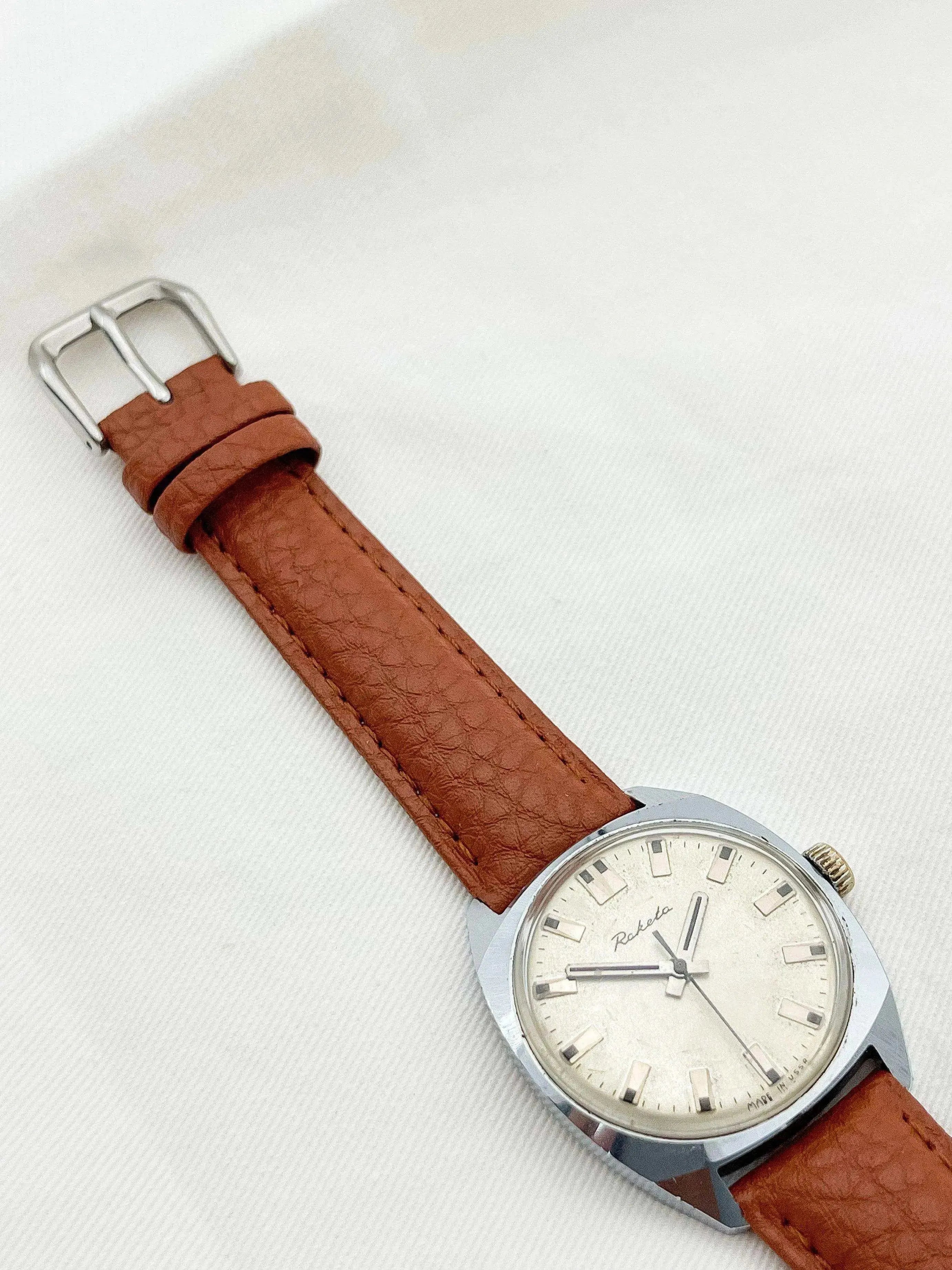 Raketa - Tonneau Champagne Patiné - 1960s - Atelier Victor - Vintage  Shop