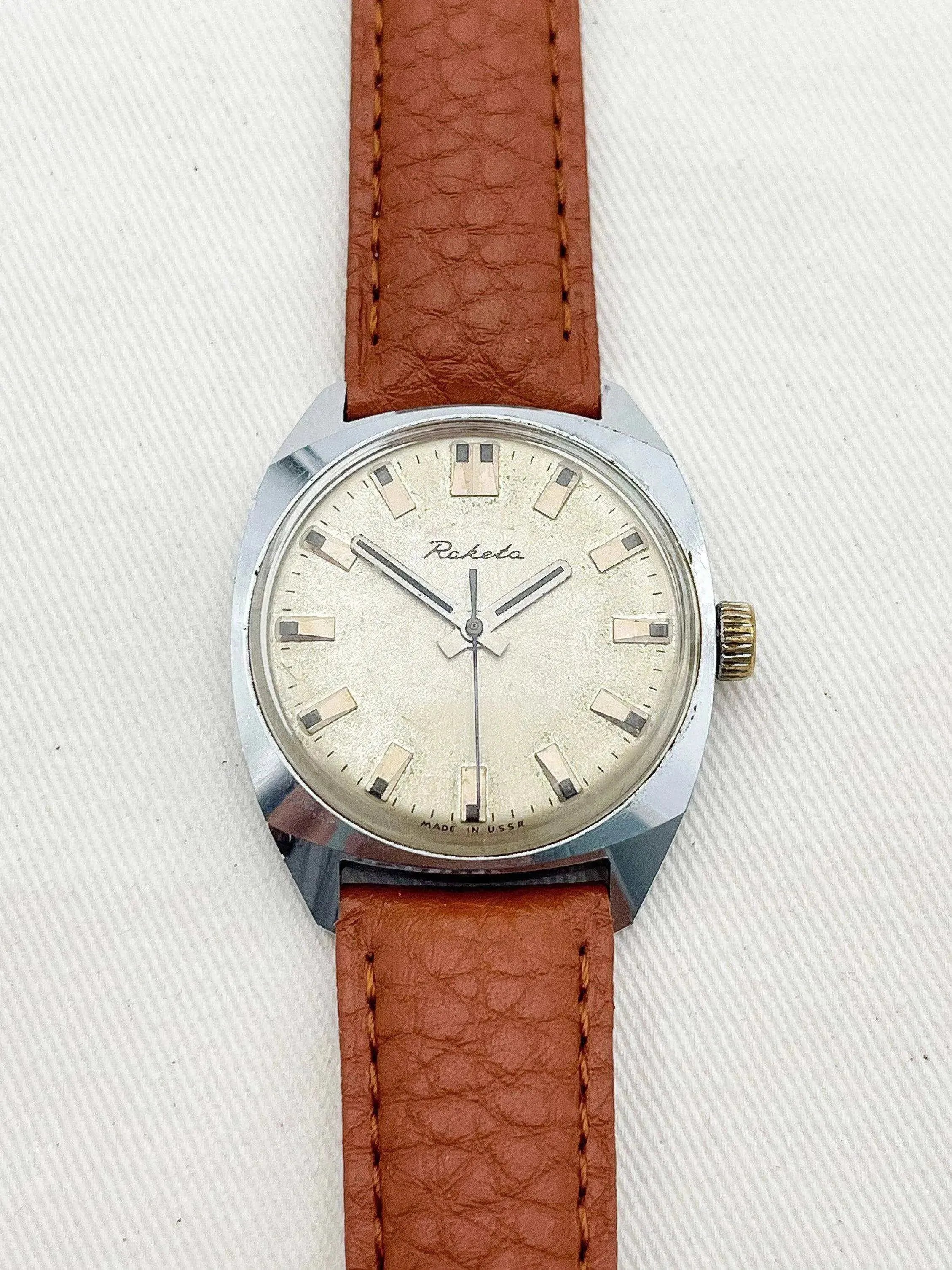 Raketa - Tonneau Champagne Patiné - 1960s - Atelier Victor - Vintage Watch Shop