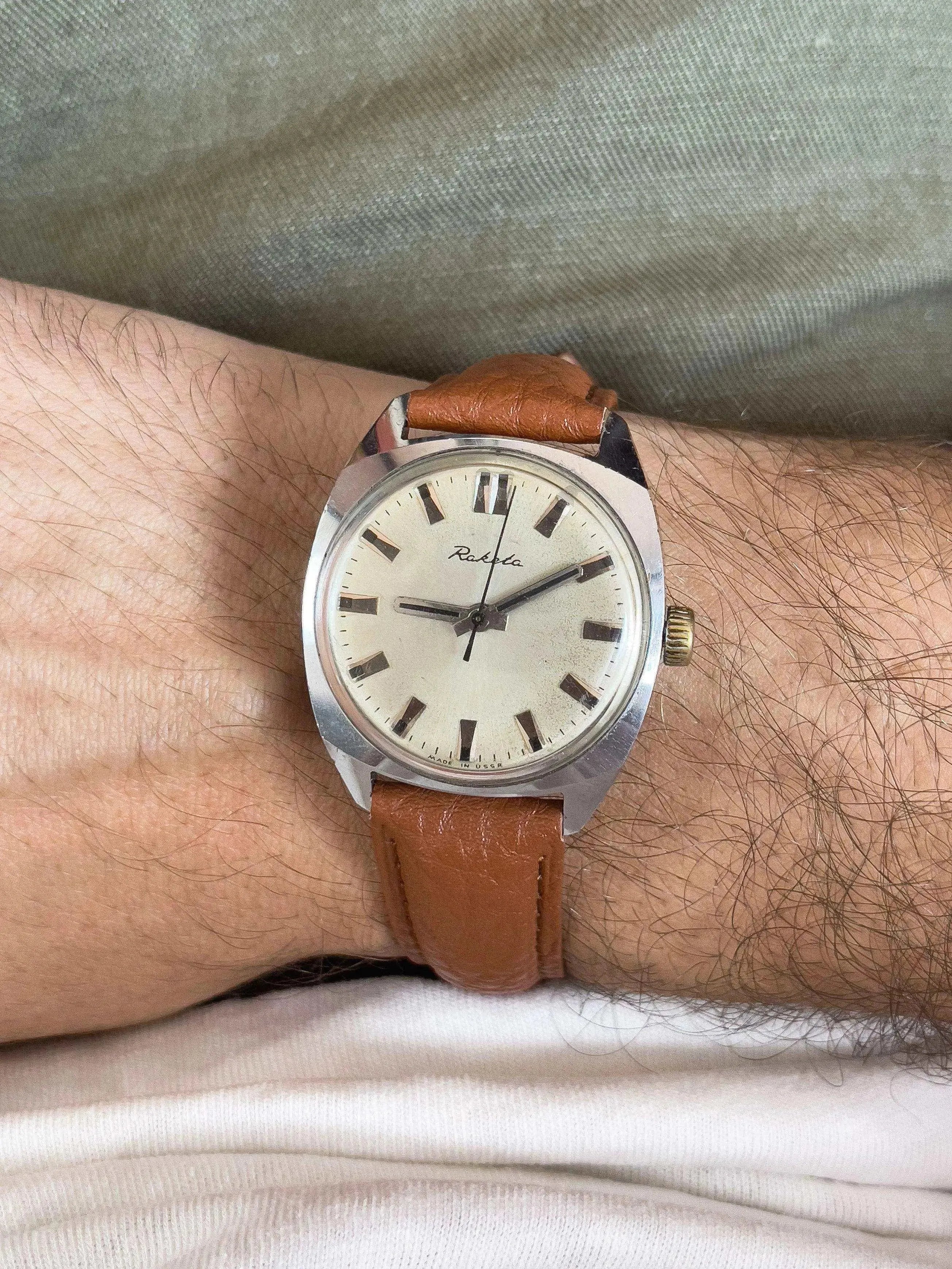 Raketa - Tonneau Champagne Patiné - 1960s - Atelier Victor - Vintage Watch Shop