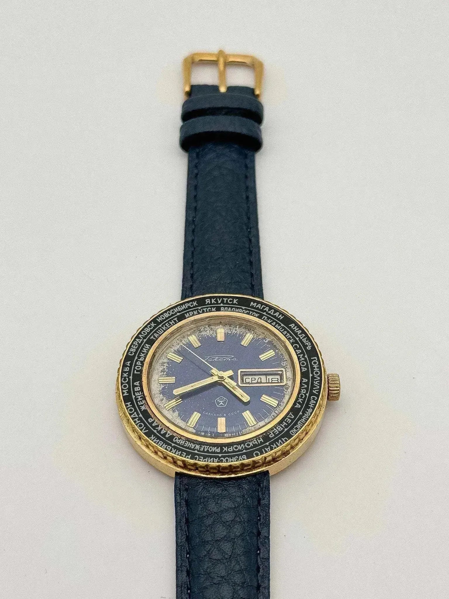 Raketa - Tour du monde bleu - 1970s - Atelier Victor - Vintage  Shop