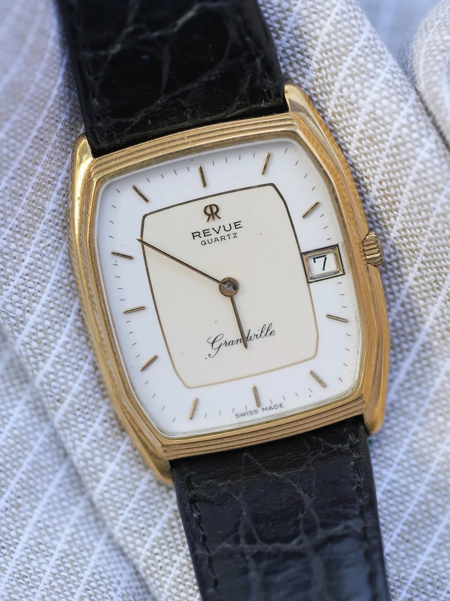 Revue - Grandville Tonneau plaqué or ultra sim - 1990s - Atelier Victor