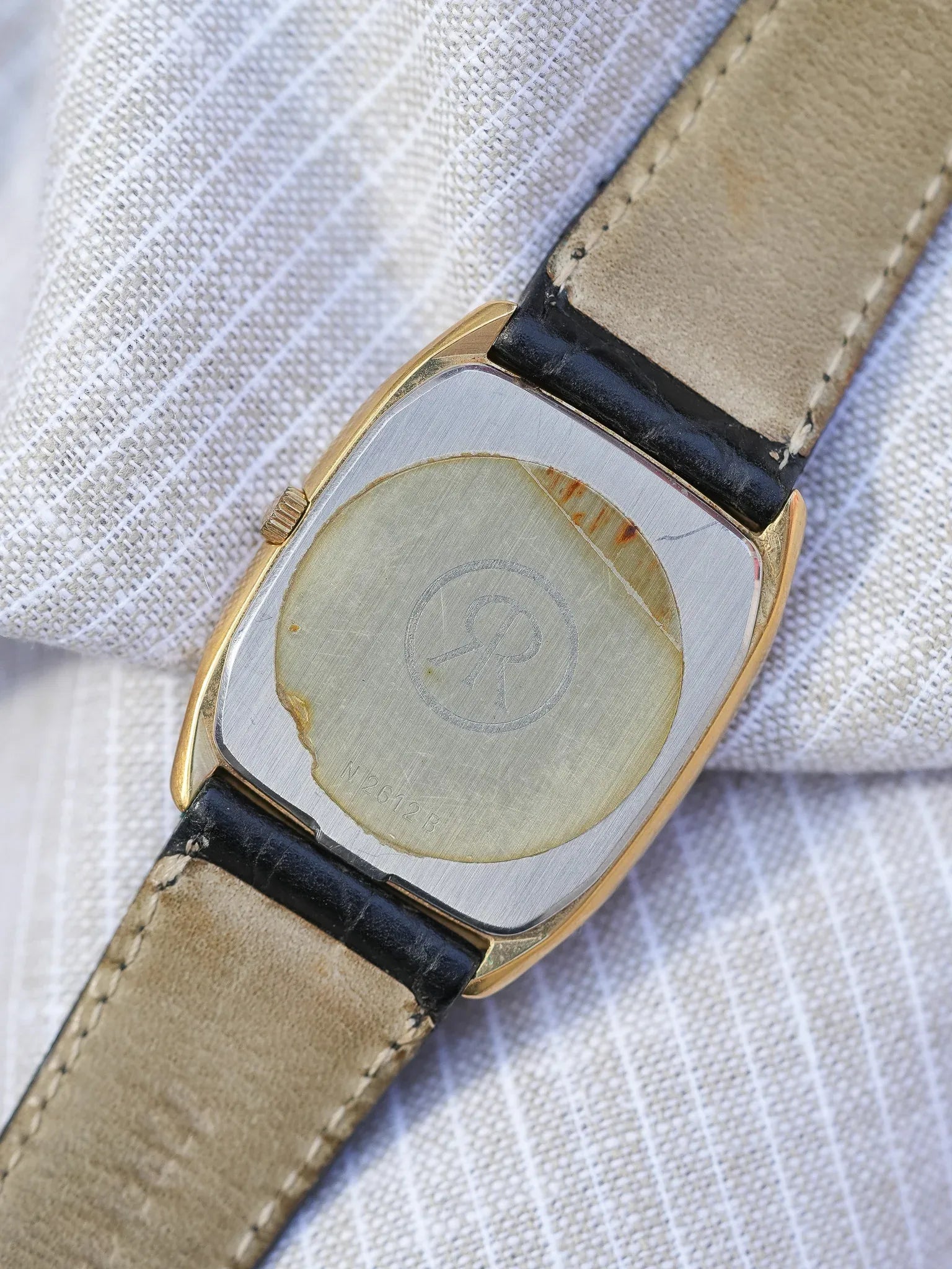 Revue - Grandville Tonneau plaqué or ultra sim - 1990s - Atelier Victor