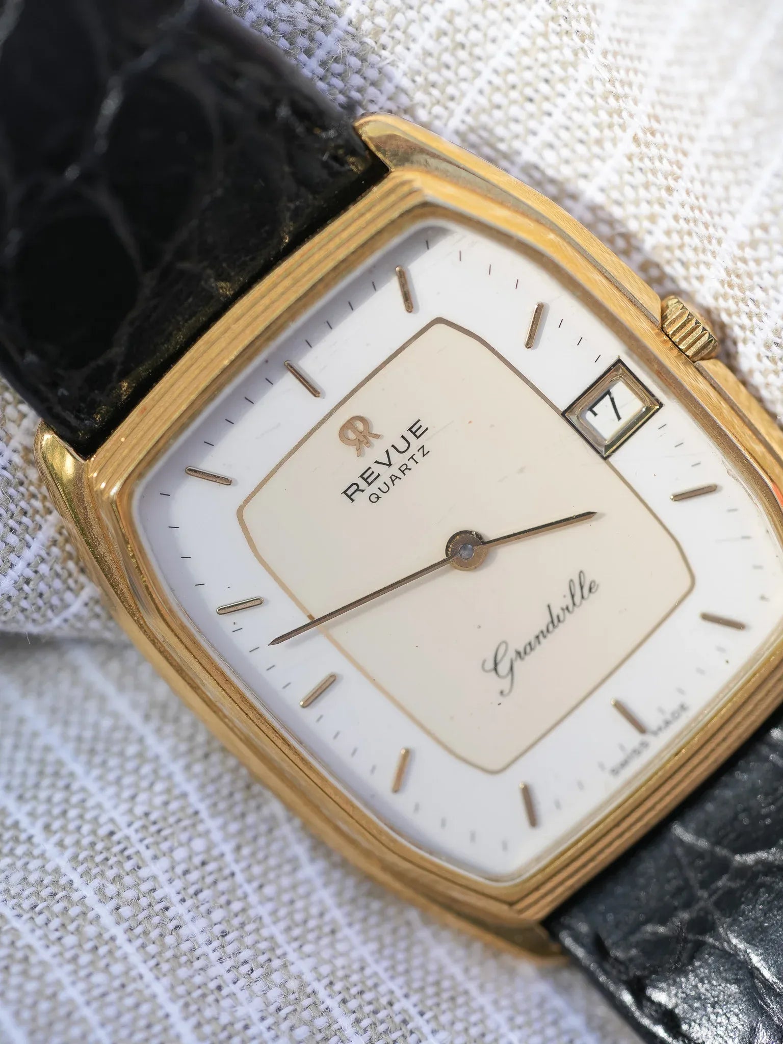 Revue - Grandville Tonneau plaqué or ultra sim - 1990s - Atelier Victor