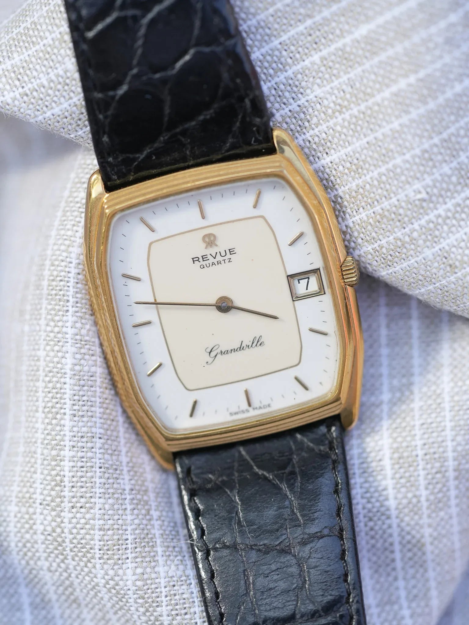 Revue - Grandville Tonneau plaqué or ultra sim - 1990s - Atelier Victor