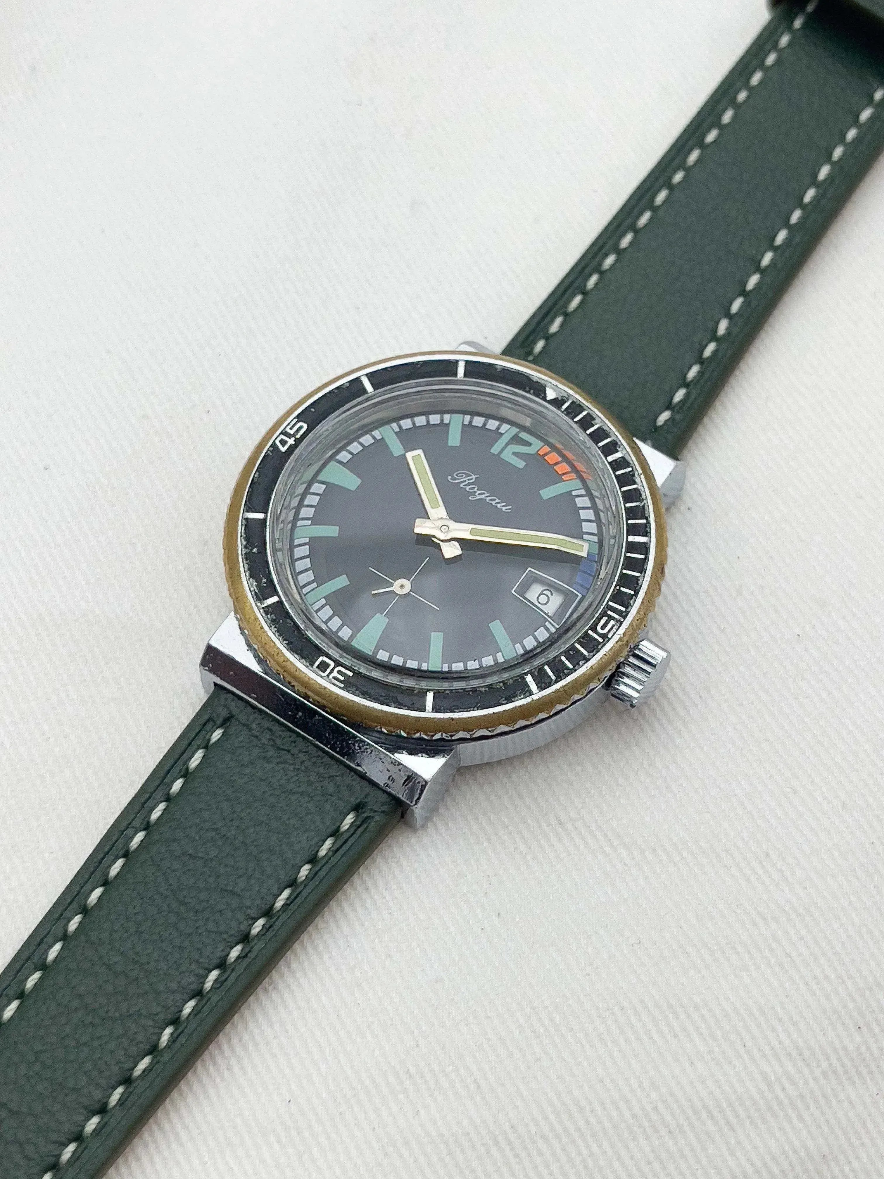 Rogau - Montre plongeuse noir acier - 1960s - Atelier Victor