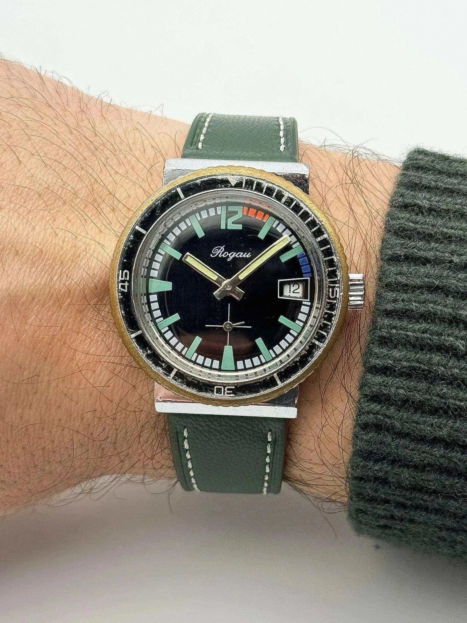 Rogau - Montre plongeuse noir acier - 1960s - Atelier Victor - Vintage  Shop