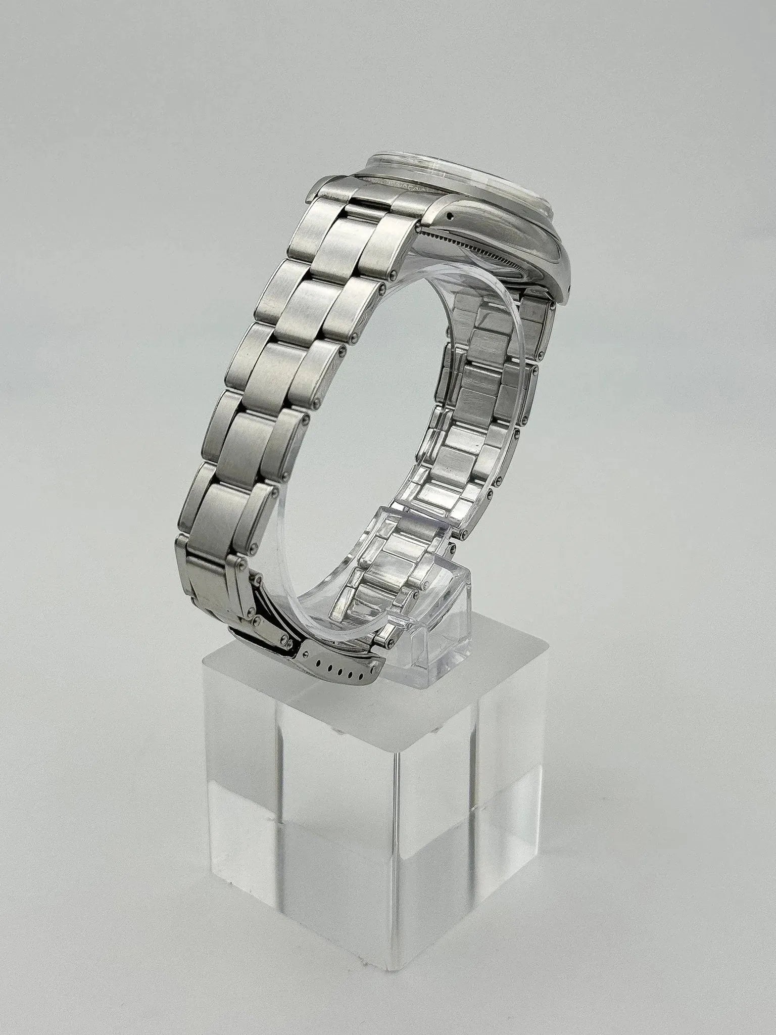 Rolex - Osyterdate 6694 Precision Cadran noir - 1966 - Atelier Victor Paris - Vintage Watch Shop Dubai