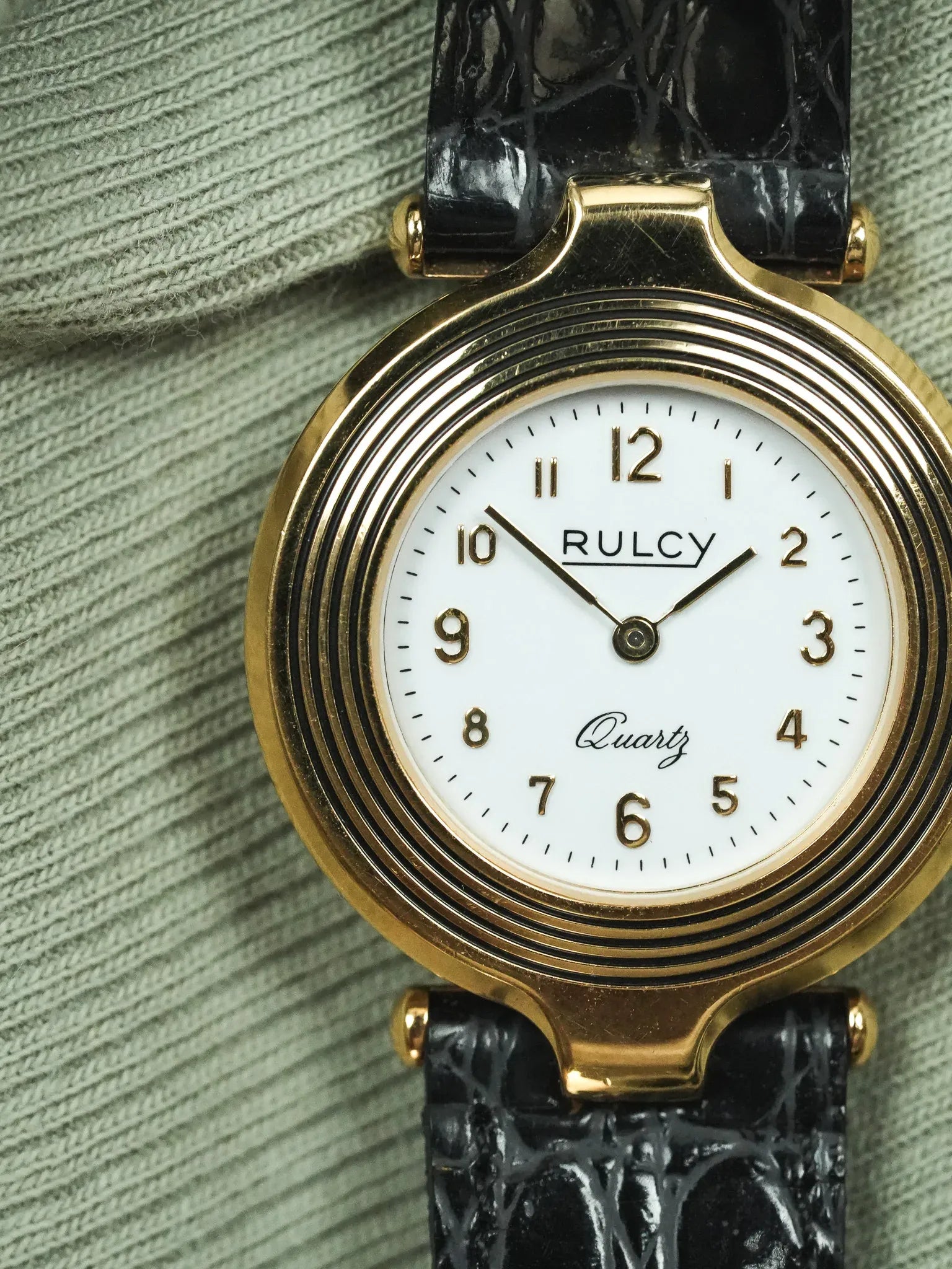 Rulcy - Disco volante laqué noir Plaqué or Cornes centrales - 1990s - Atelier Victor