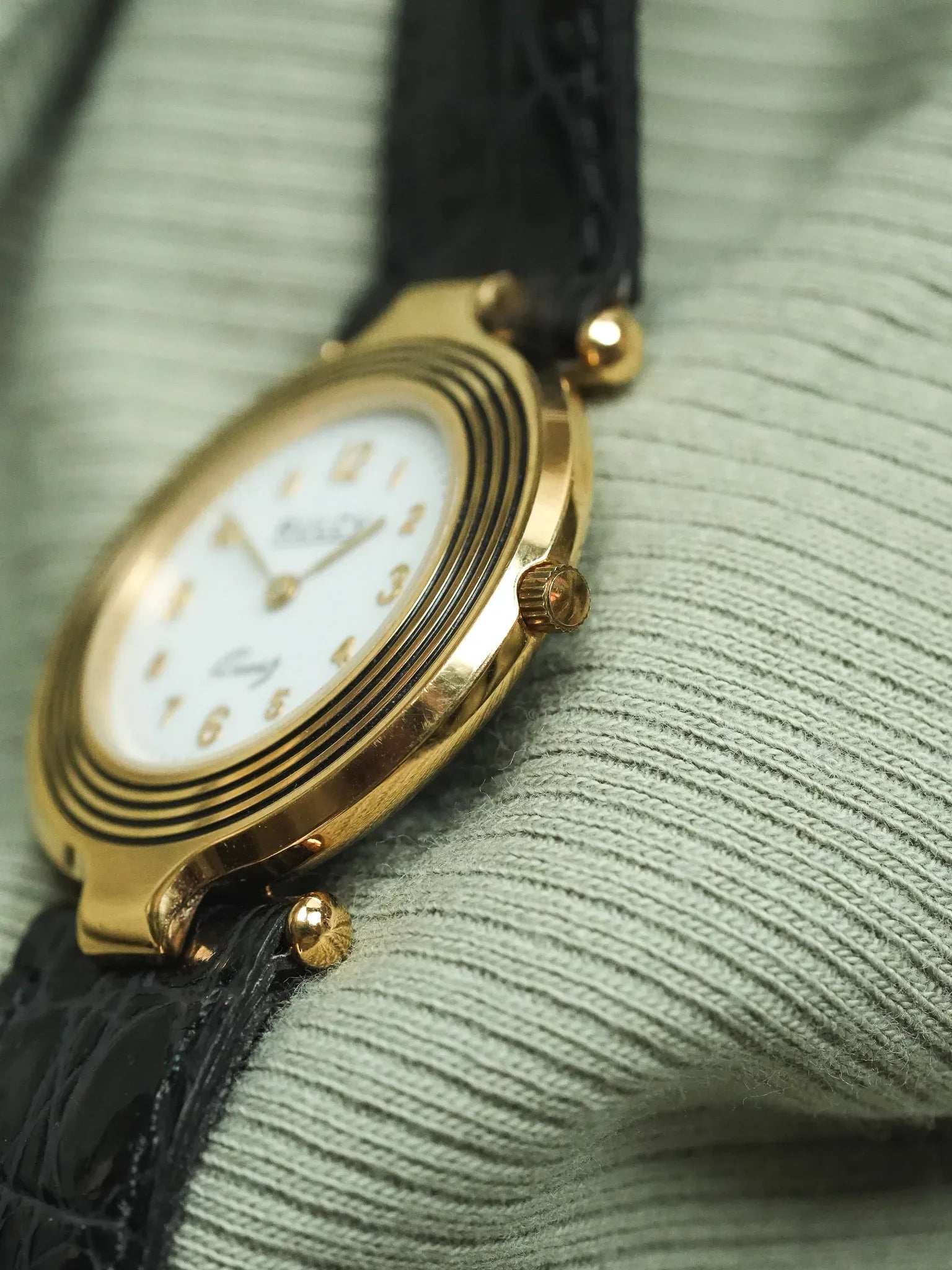 Rulcy - Disco volante laqué noir Plaqué or Cornes centrales - 1990s - Atelier Victor