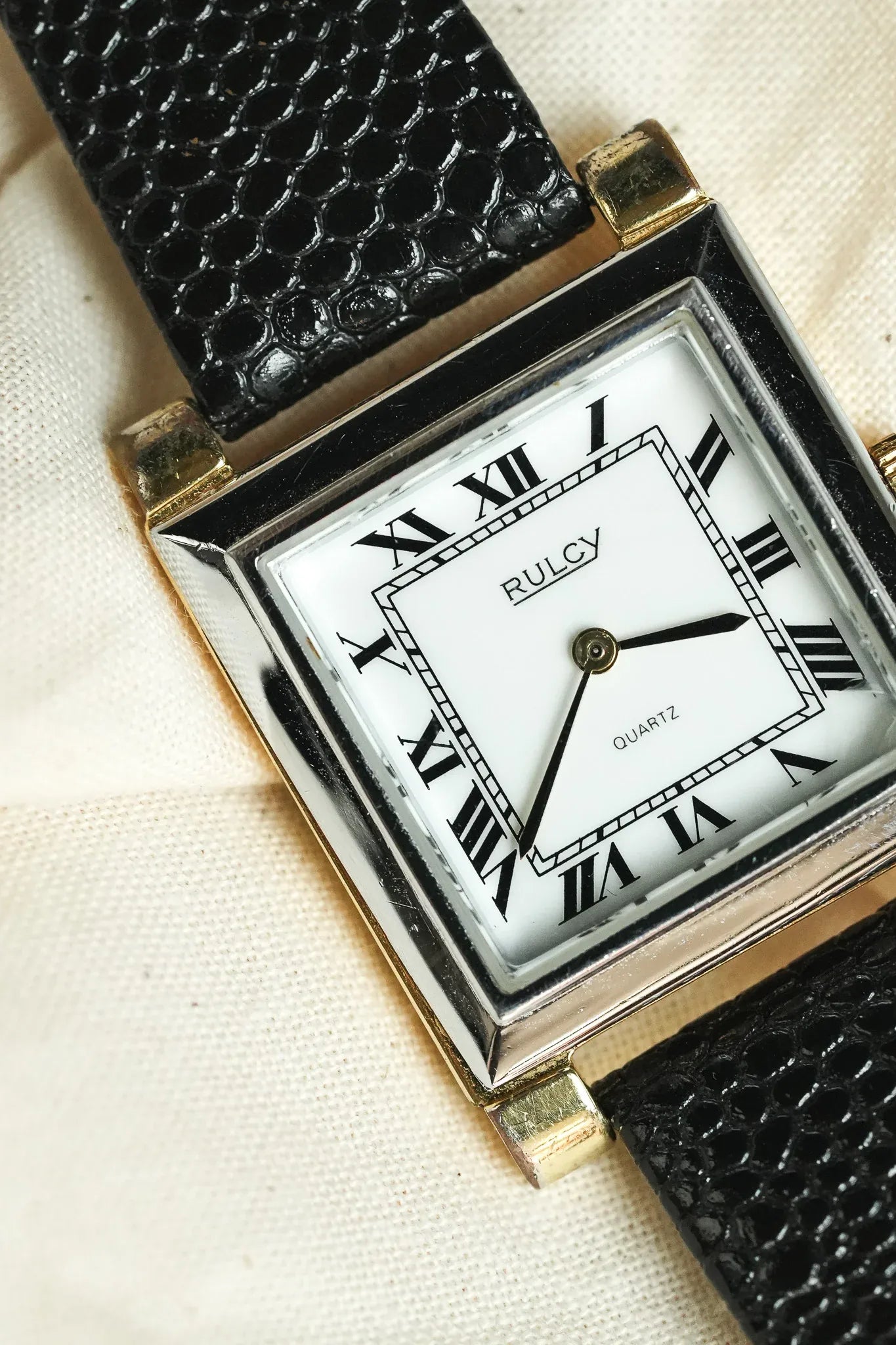 Rulcy - Style Tank Obus Acier Or Chiffre Romain - 1990s - Atelier Victor