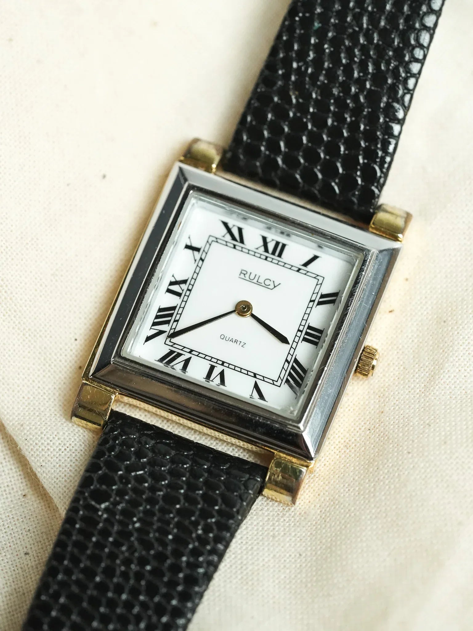 Rulcy - Style Tank Obus Acier Or Chiffre Romain - 1990s - Atelier Victor