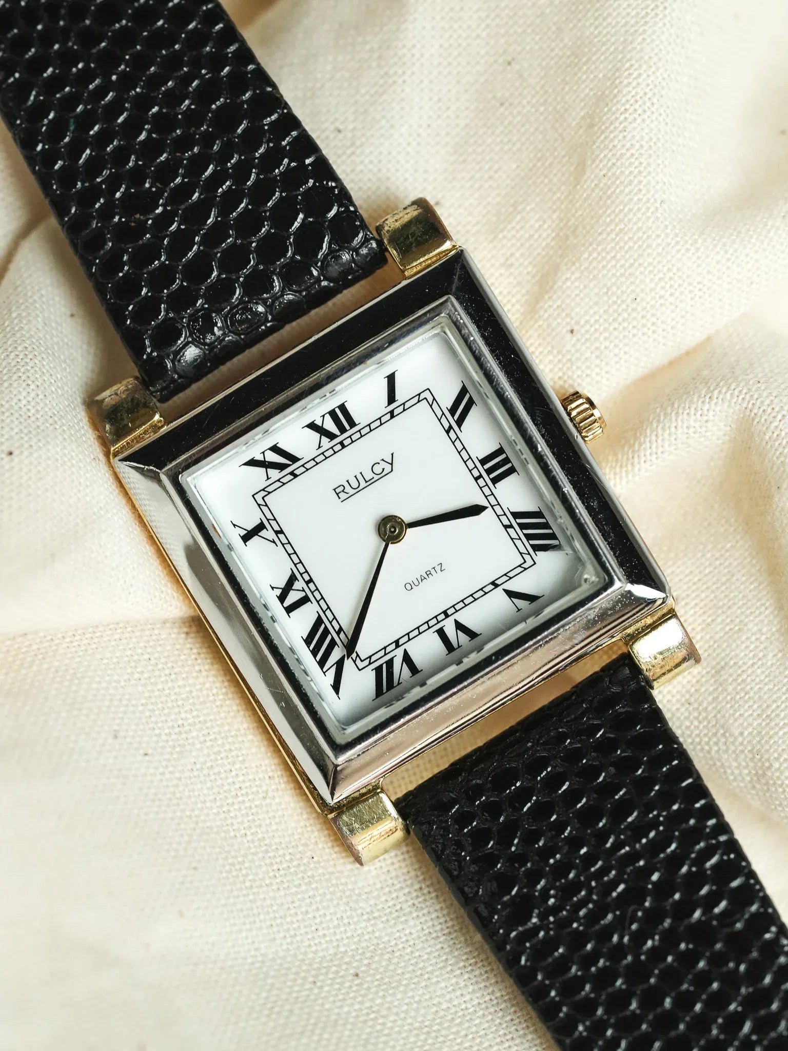 Rulcy - Style Tank Obus Acier Or Chiffre Romain - 1990s - Atelier Victor