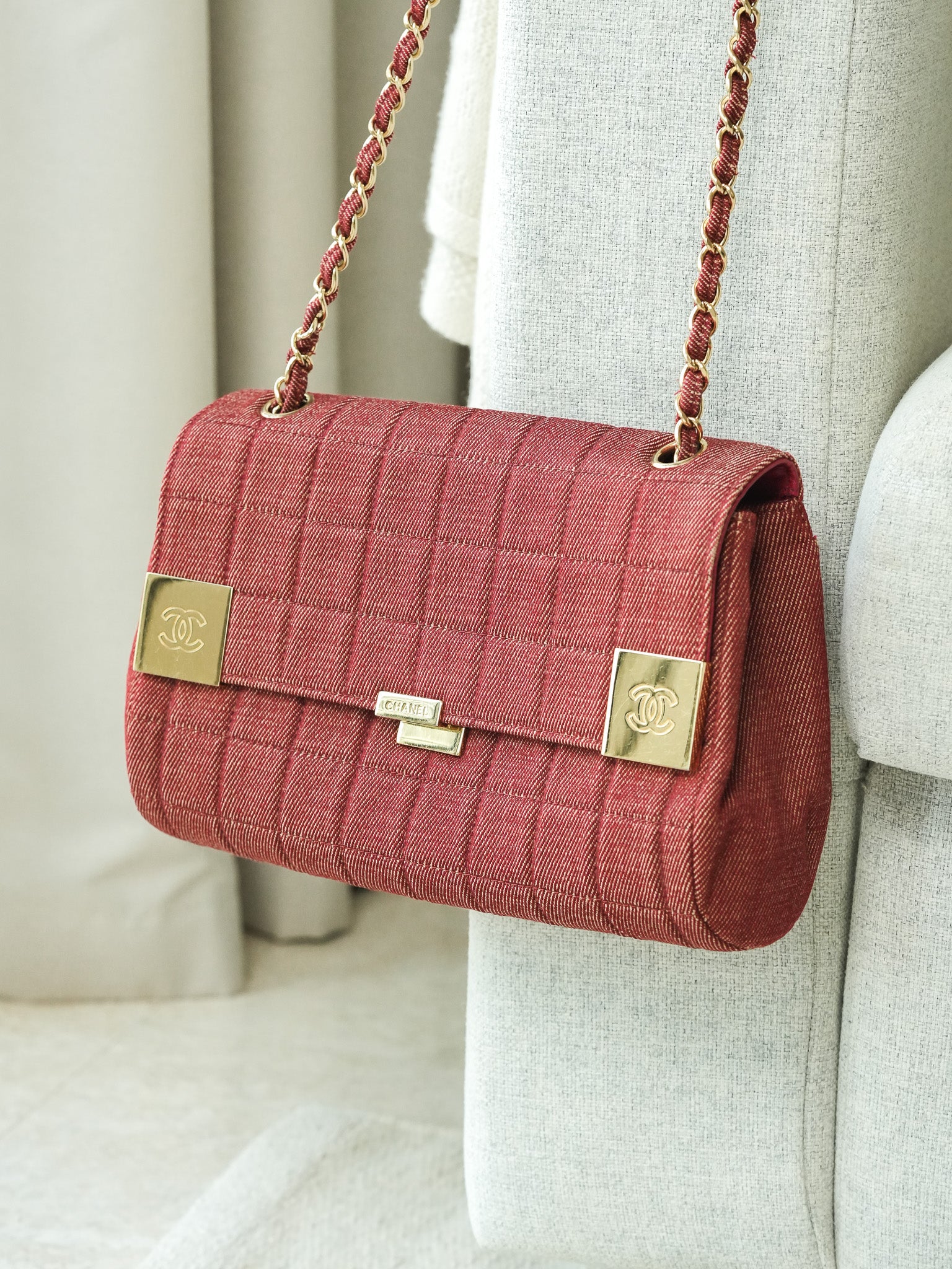 Sac à Main Chanel Vintage - Chocolate Bar Denim Rouge Femme (2002-2003) - Atelier Victor