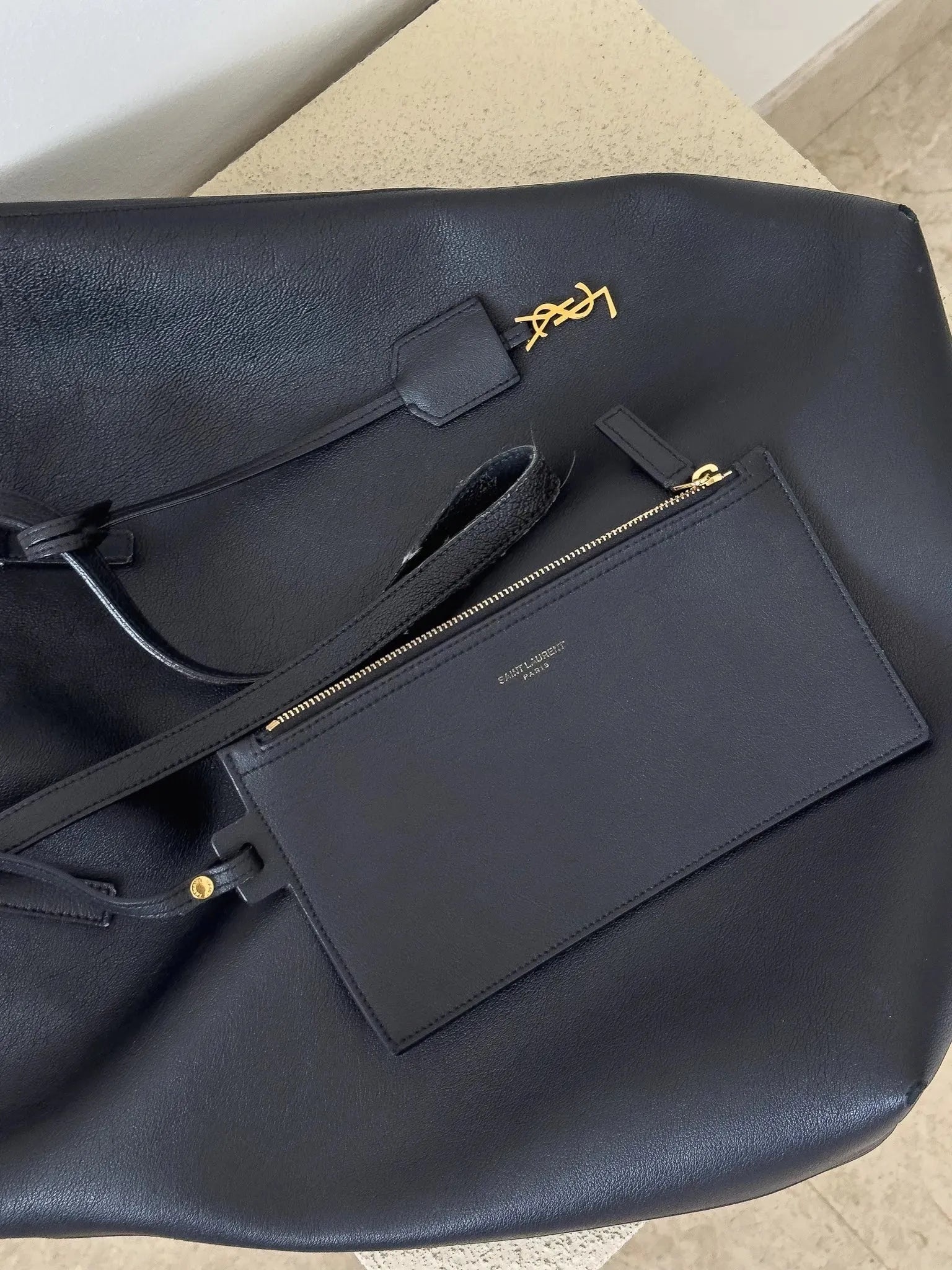 Saint Laurent - Cabas en cuir souple noir - Atelier Victor Paris - Vintage Watch Shop Dubai