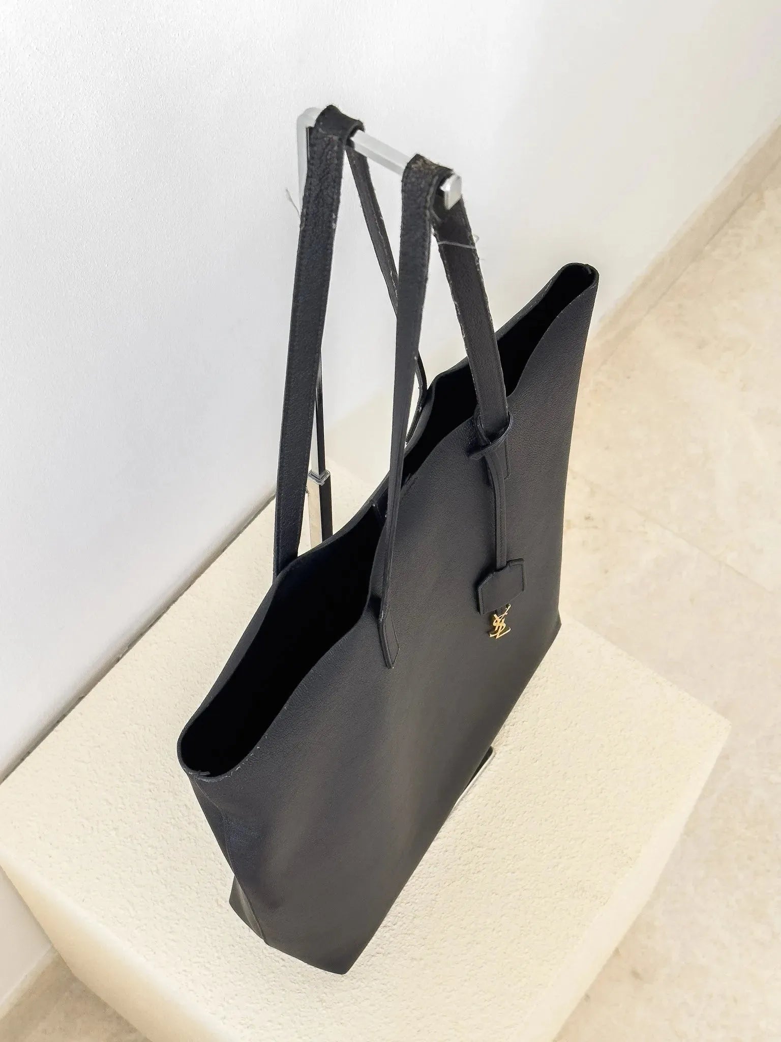 Saint Laurent - Cabas en cuir souple noir - Atelier Victor Paris - Vintage Watch Shop Dubai