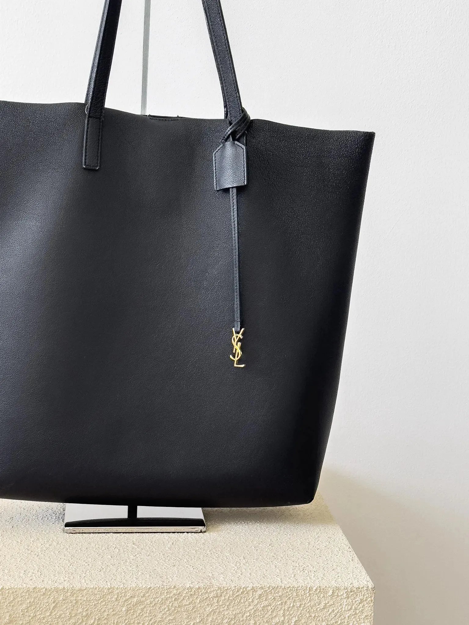 Saint Laurent - Cabas en cuir souple noir - Atelier Victor Paris - Vintage Watch Shop Dubai