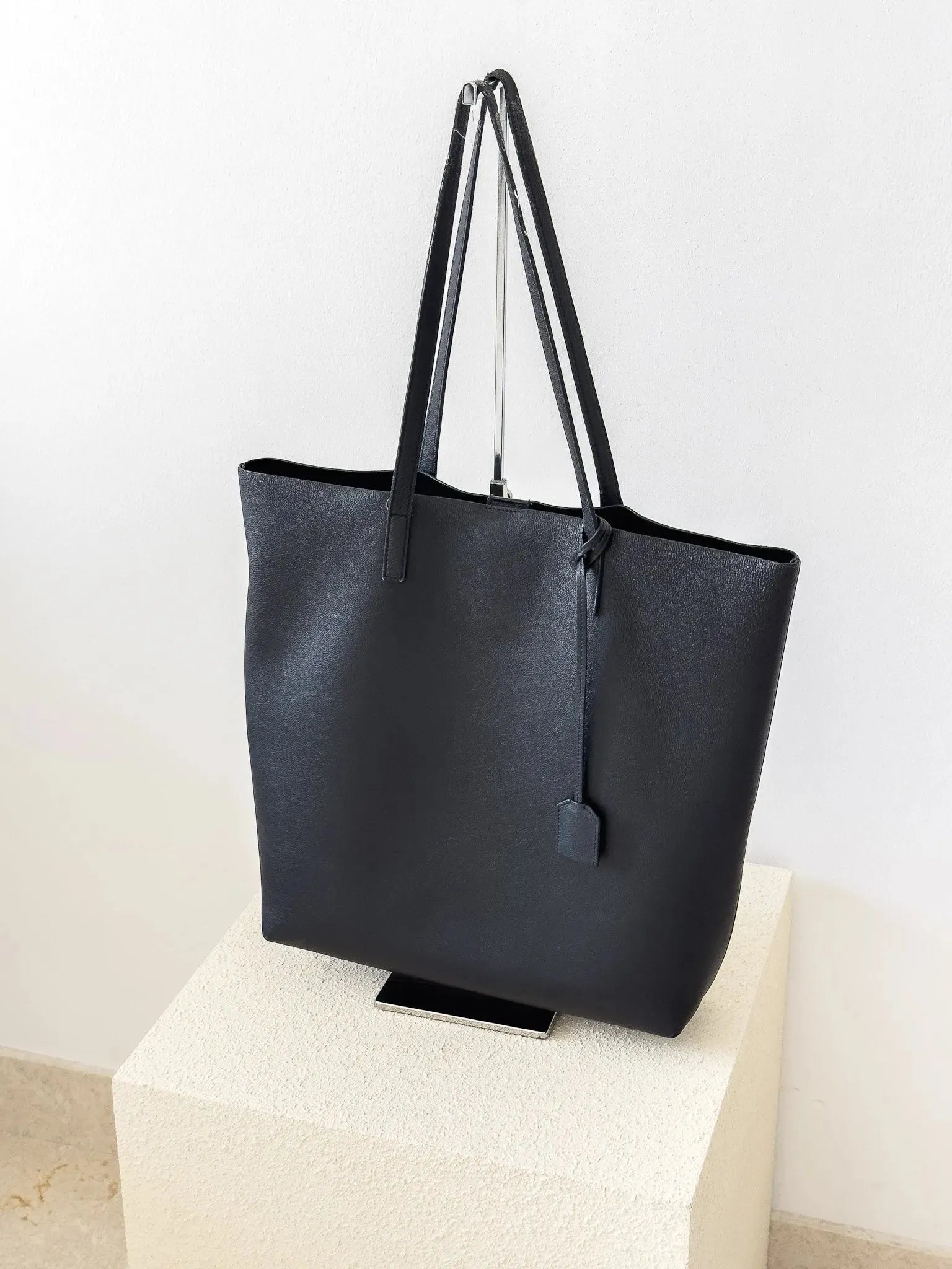 Saint Laurent - Cabas en cuir souple noir - Atelier Victor Paris - Vintage Watch Shop Dubai