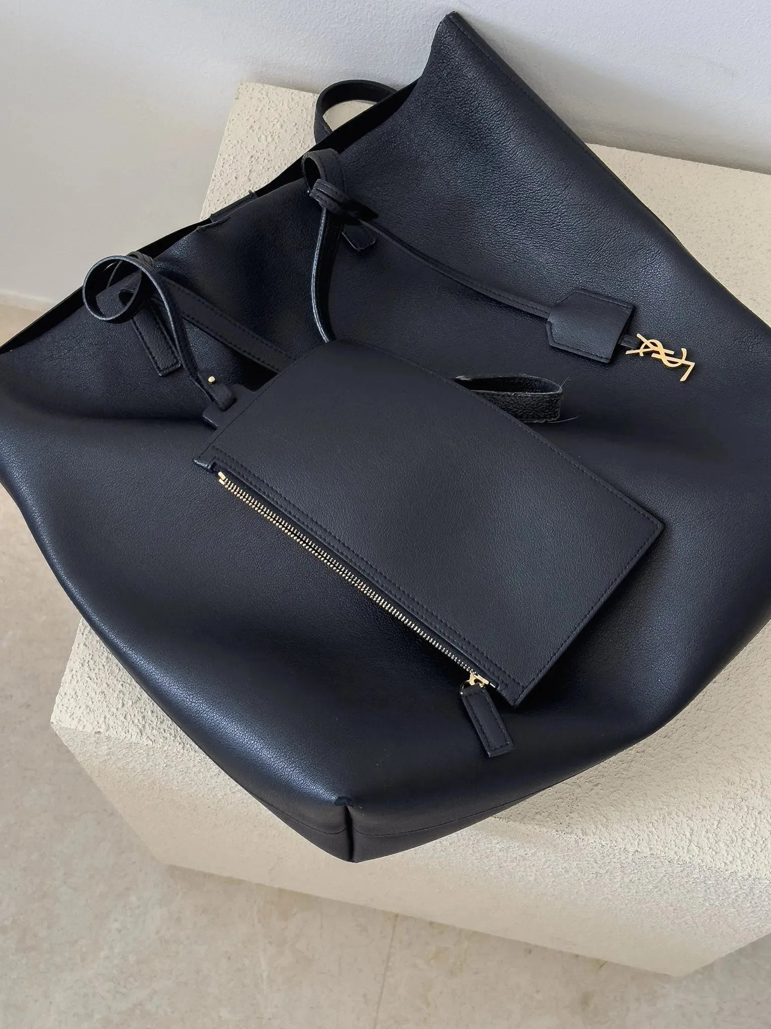 Saint Laurent - Cabas en cuir souple noir - Atelier Victor Paris - Vintage Watch Shop Dubai