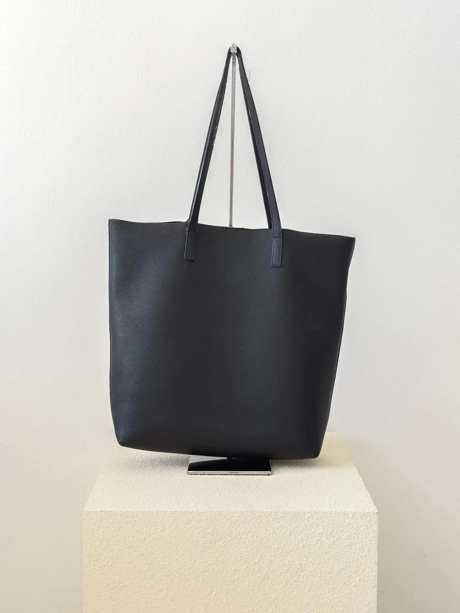 Saint Laurent - Cabas en cuir souple noir - Atelier Victor Paris - Vintage Watch Shop Dubai