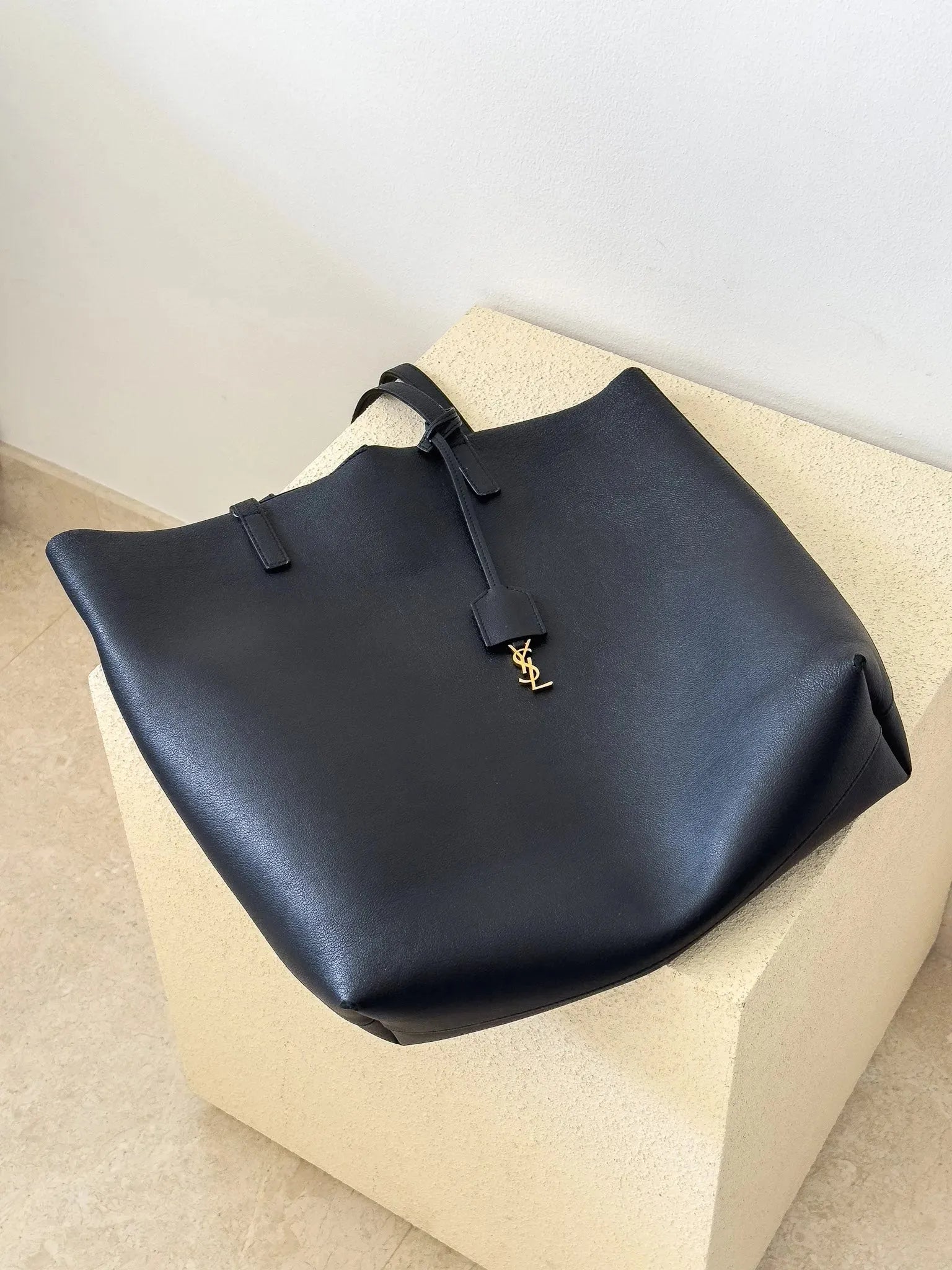 Saint Laurent - Cabas en cuir souple noir - Atelier Victor Paris - Vintage Watch Shop Dubai